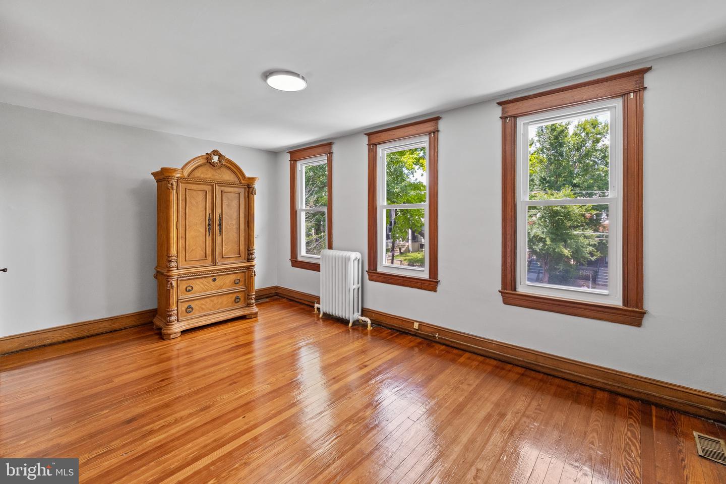 Washington, District of Columbia, 20002, United States, 3 Bedrooms Bedrooms, ,2 BathroomsBathrooms,Residential,For Sale,1964889