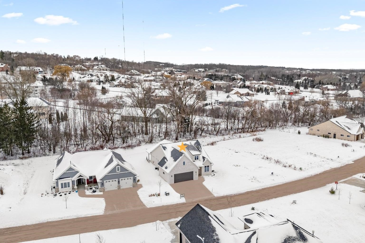 DE PERE, Wisconsin, 54115, United States, 2 Bedrooms Bedrooms, ,3 BathroomsBathrooms,Residential,For Sale,1982656