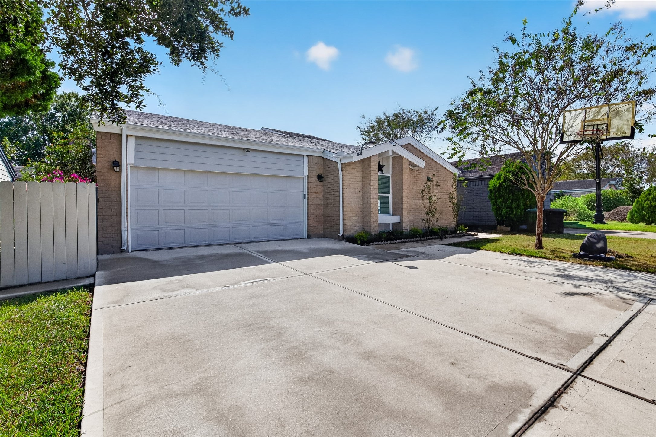Dawnridge Dr, Houston, TX 77035 #1