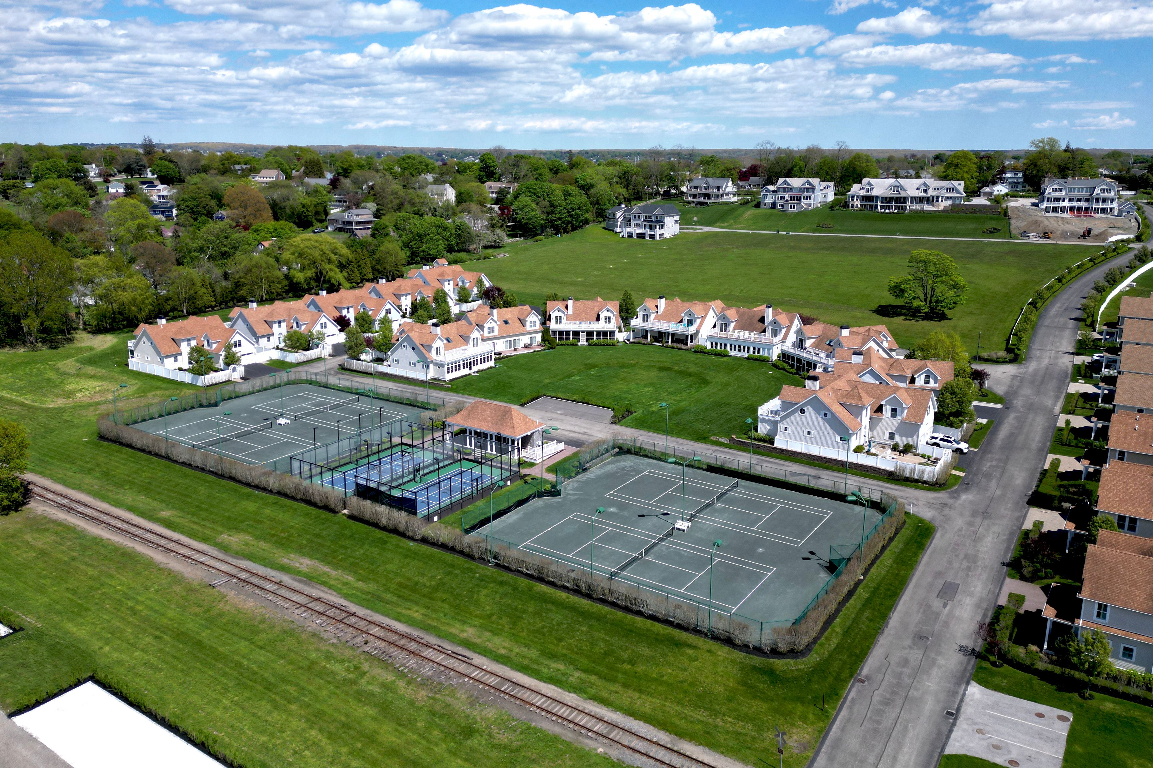  Exceptional Home in Private Sporting Community - 物件實景