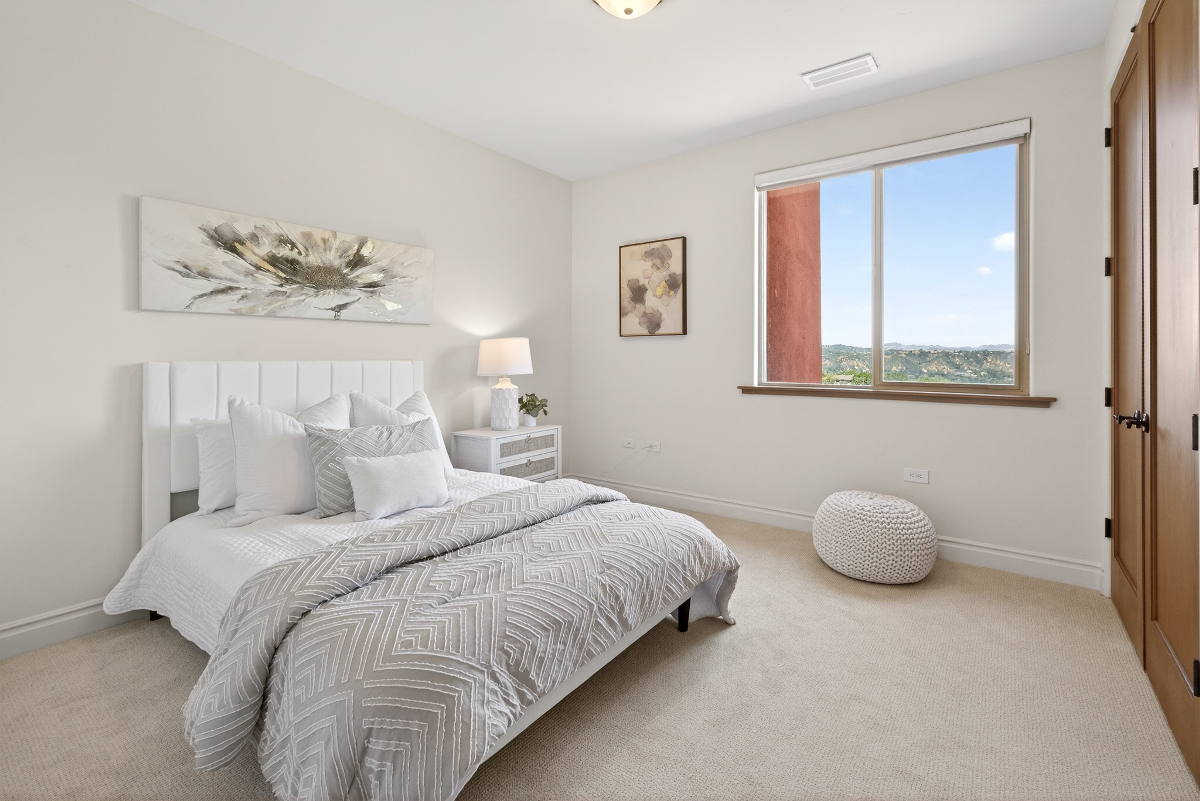  An Extraordinary Round Hill Estate Defined by Privacy, Views, and Sophistication - 物件實景