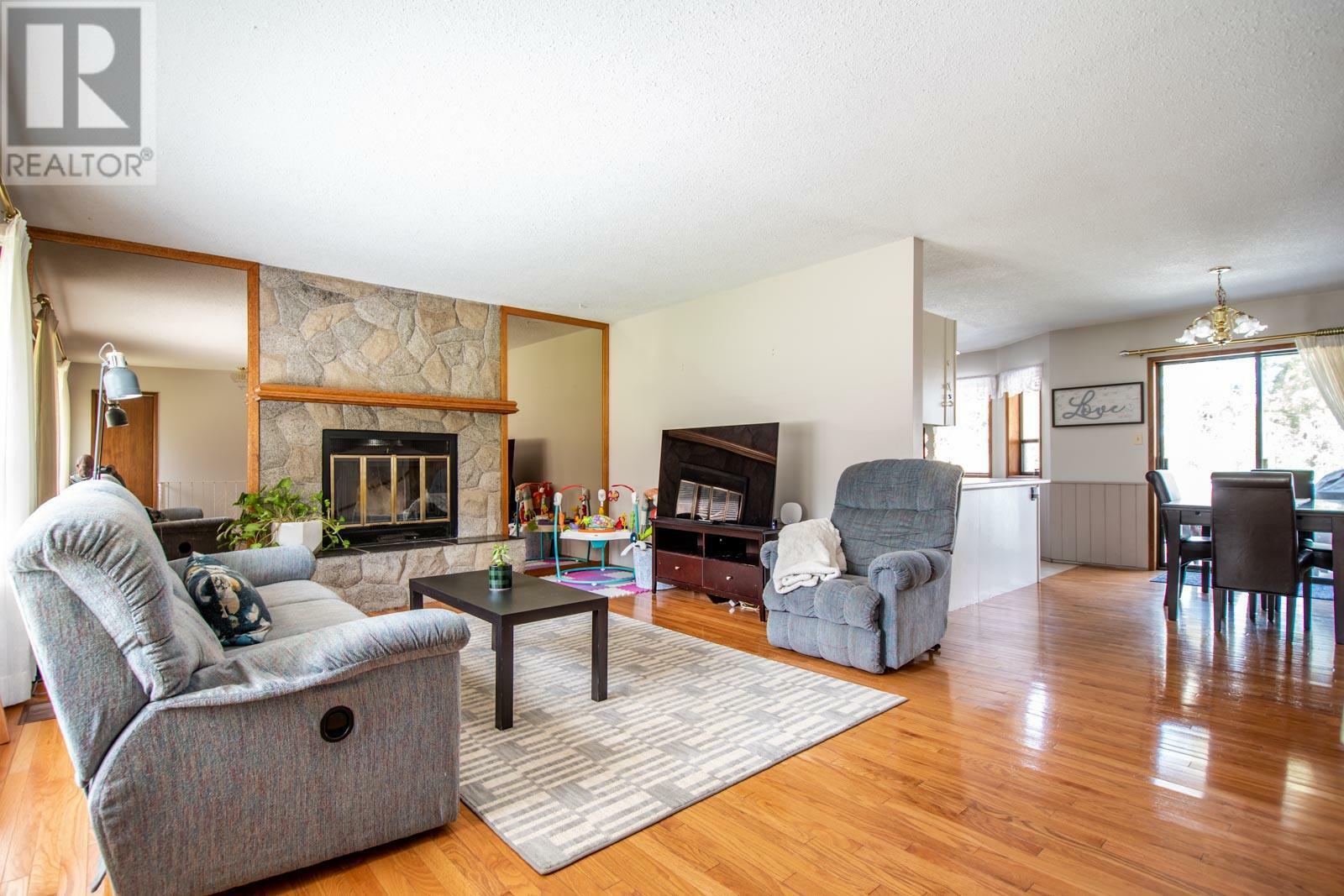 SPALLUMCHEEN, British Columbia, V4Y 0S8, CA, 6 Bedrooms Bedrooms, ,2 BathroomsBathrooms,Residential,For Sale,1838757