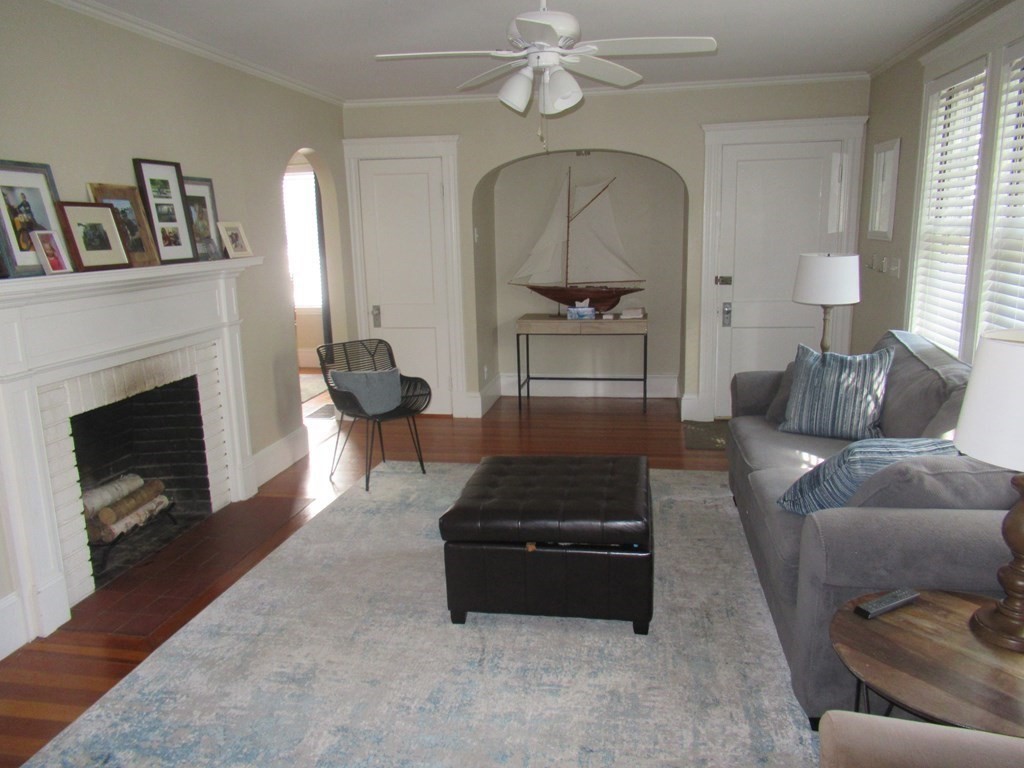 Salem, Massachusetts, 01970, United States, 4 Bedrooms Bedrooms, ,2 BathroomsBathrooms,Residential,For Sale,1846004