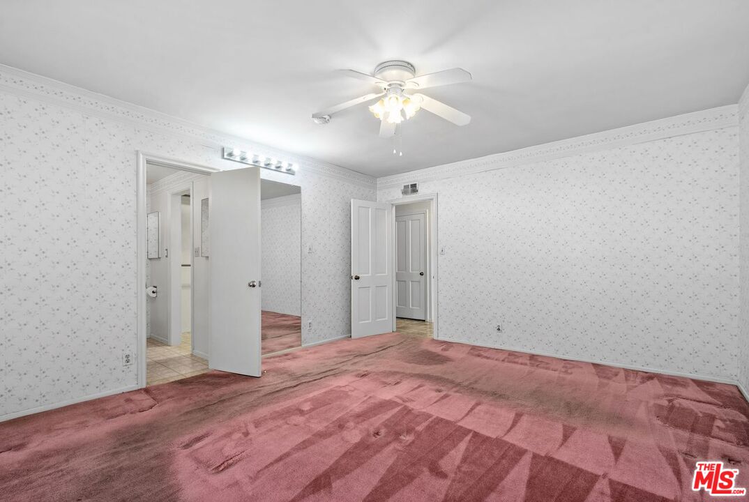 Los Angeles, California, 90056, United States, 2 Bedrooms Bedrooms, ,3 BathroomsBathrooms,Residential,For Sale,2001652