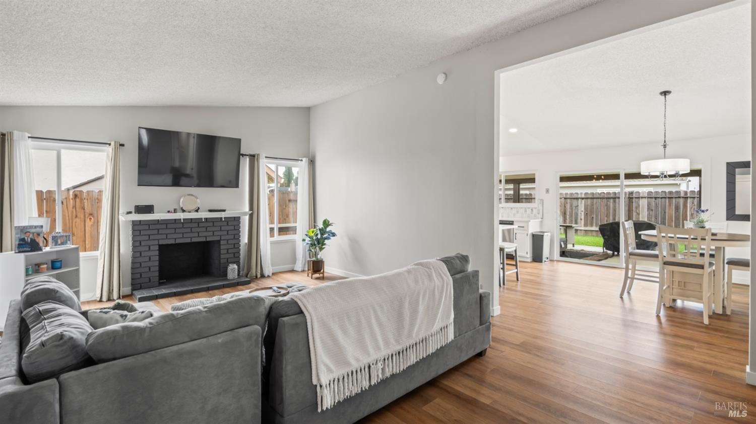 Vacaville, California, 95687, United States, 3 Bedrooms Bedrooms, ,2 BathroomsBathrooms,Residential,For Sale,1959239