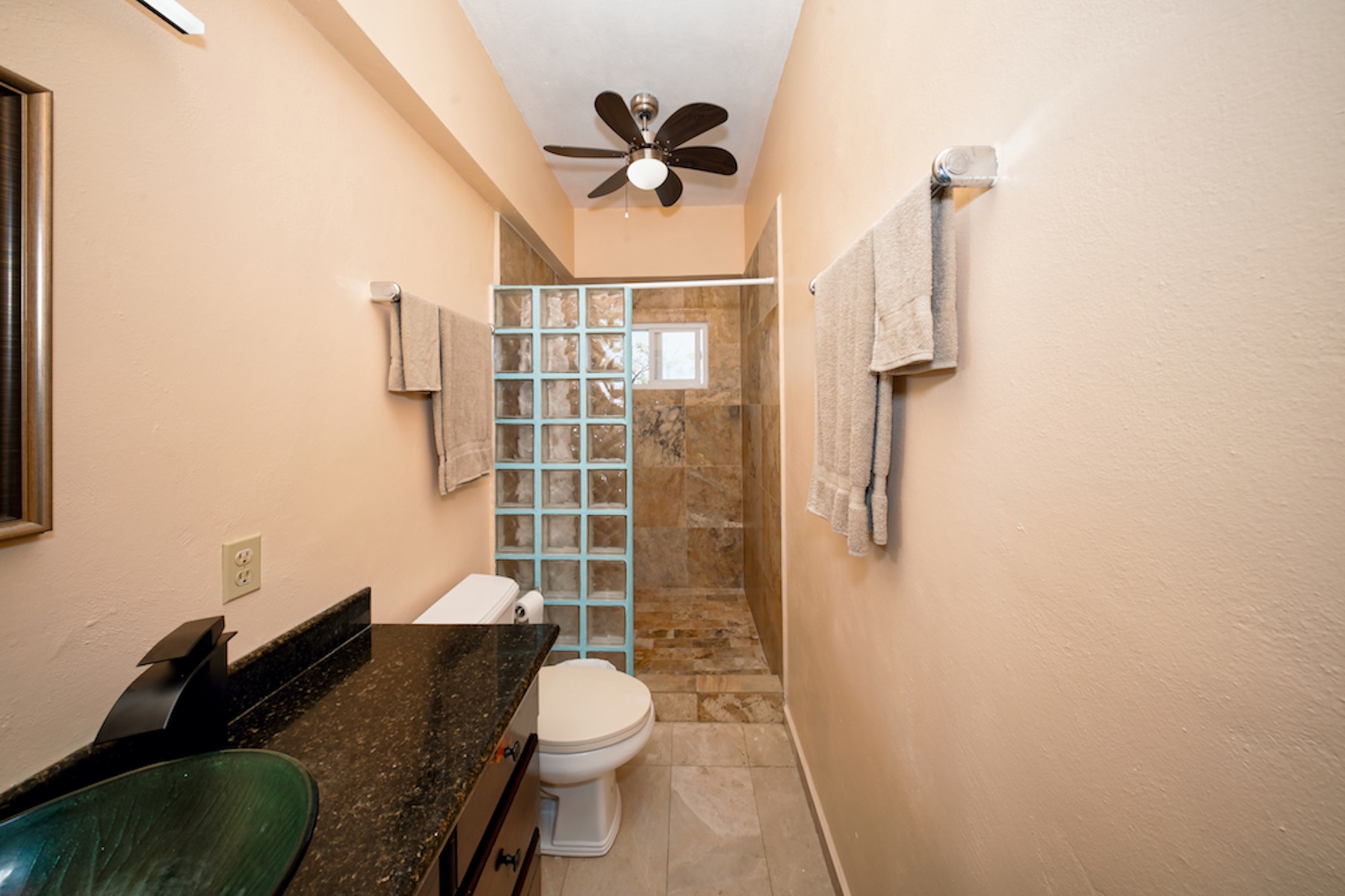  Move-in-Ready 2B Condo with Stunning Ocean Views, Brick Bay - 物件實景