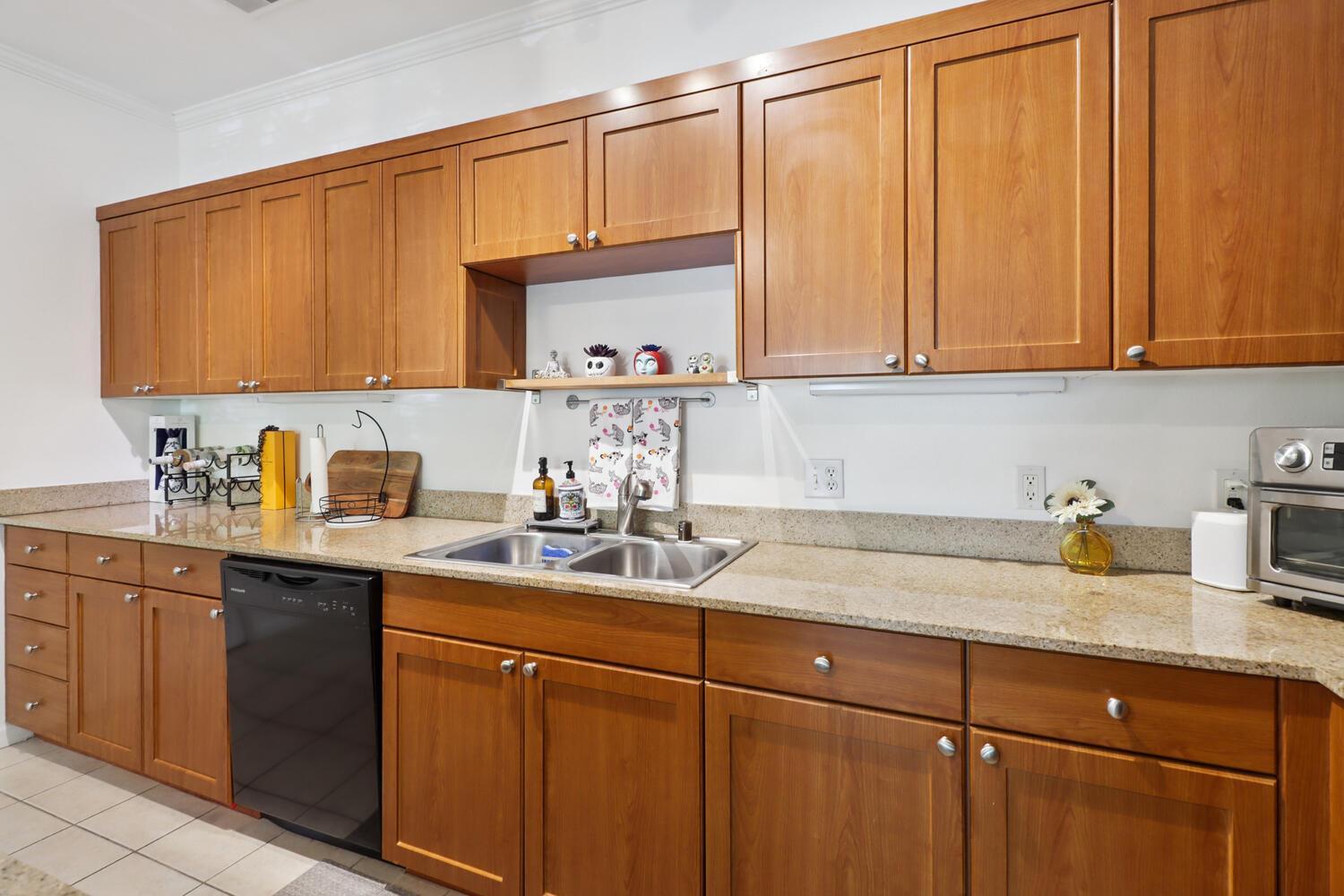 Davis, California, 95618, United States, 2 Bedrooms Bedrooms, ,2 BathroomsBathrooms,Residential,For Sale,1874758