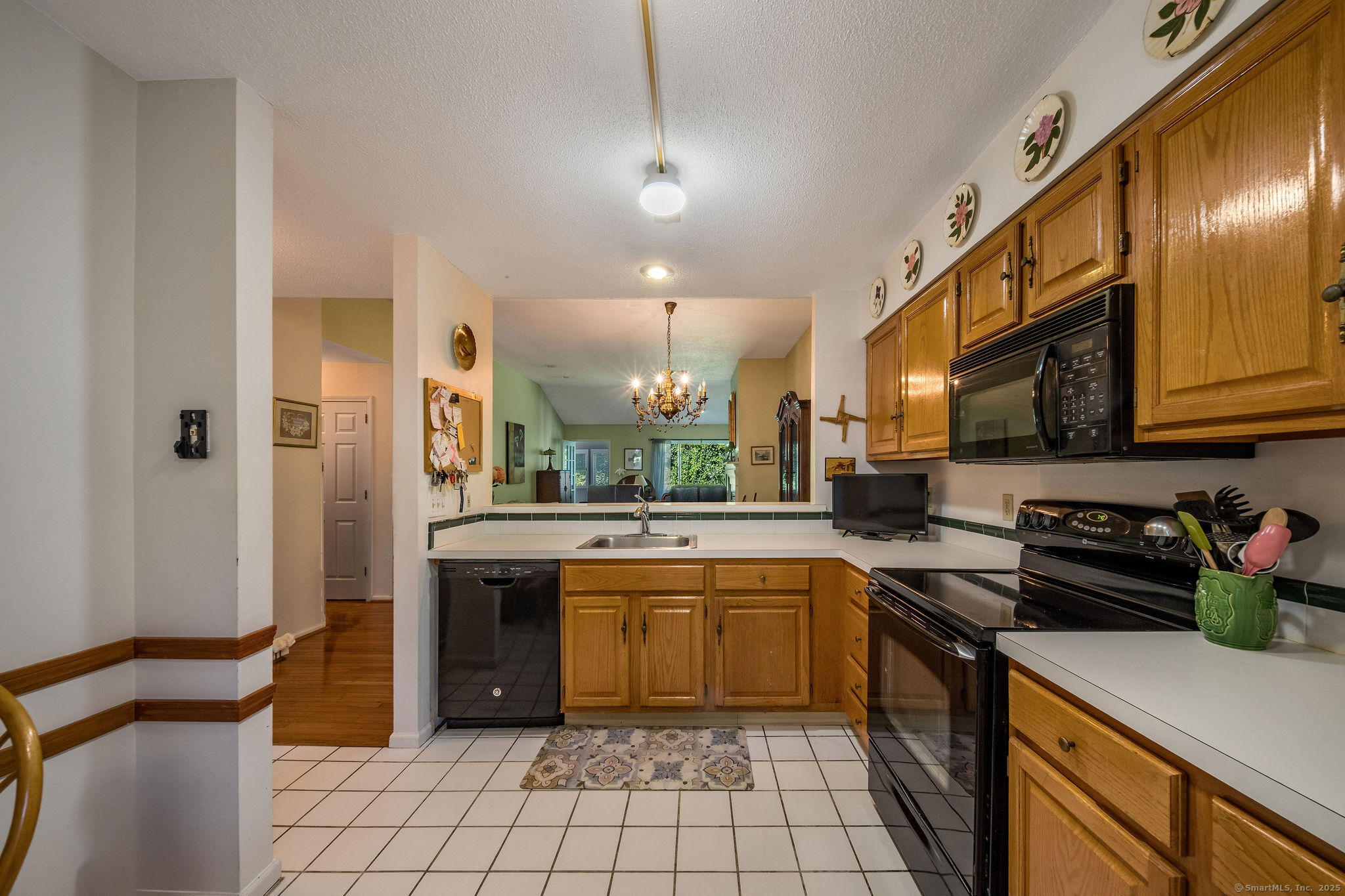 Madison, Connecticut, 06443, United States, 2 Bedrooms Bedrooms, ,3 BathroomsBathrooms,Residential,For Sale,1926954