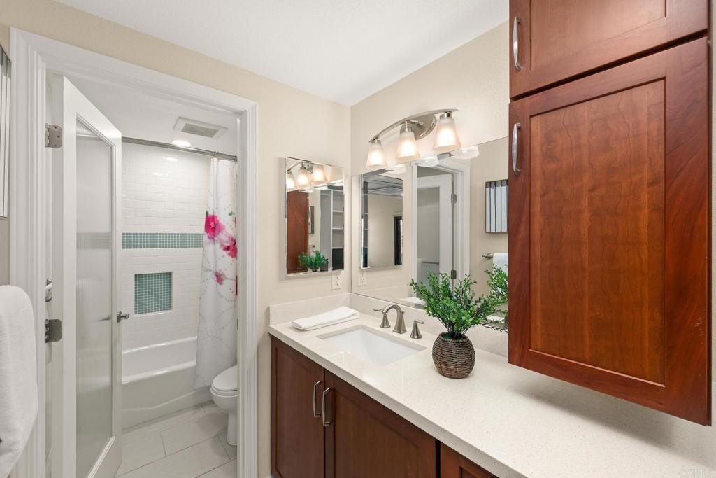 San Diego, California, 92101, United States, 2 Bedrooms Bedrooms, ,2 BathroomsBathrooms,Residential,For Sale,1760340