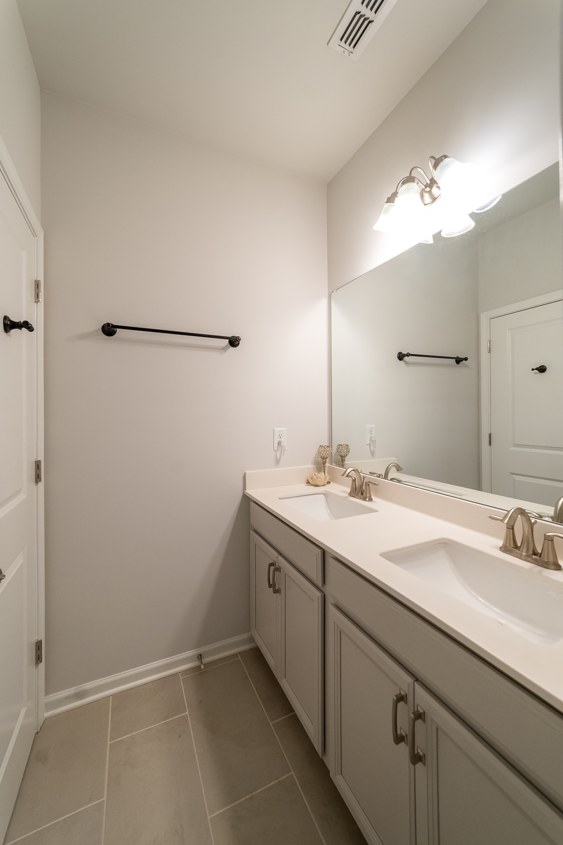  Fantastic Newer Construction Home in Bedford Estates - 物件實景