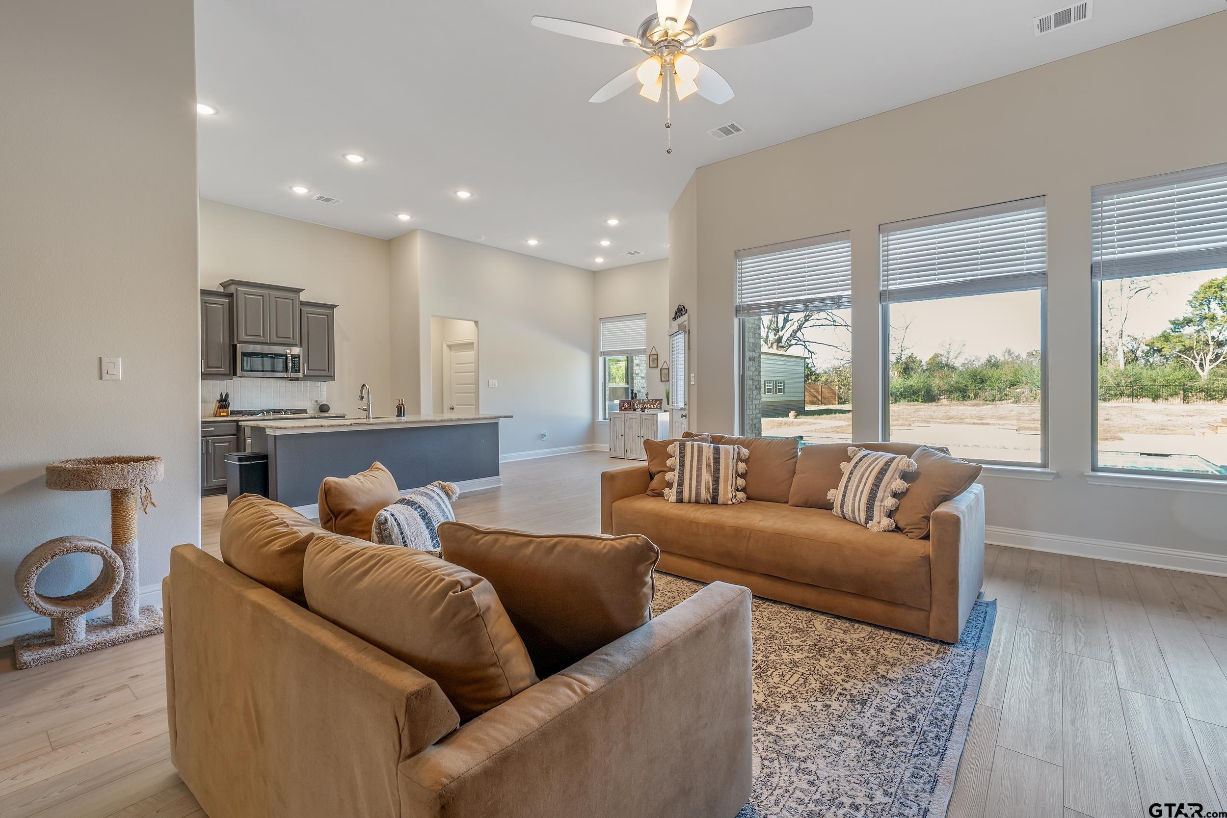 Canton, Texas, 75103, United States, 4 Bedrooms Bedrooms, ,4 BathroomsBathrooms,Residential,For Sale,1999684