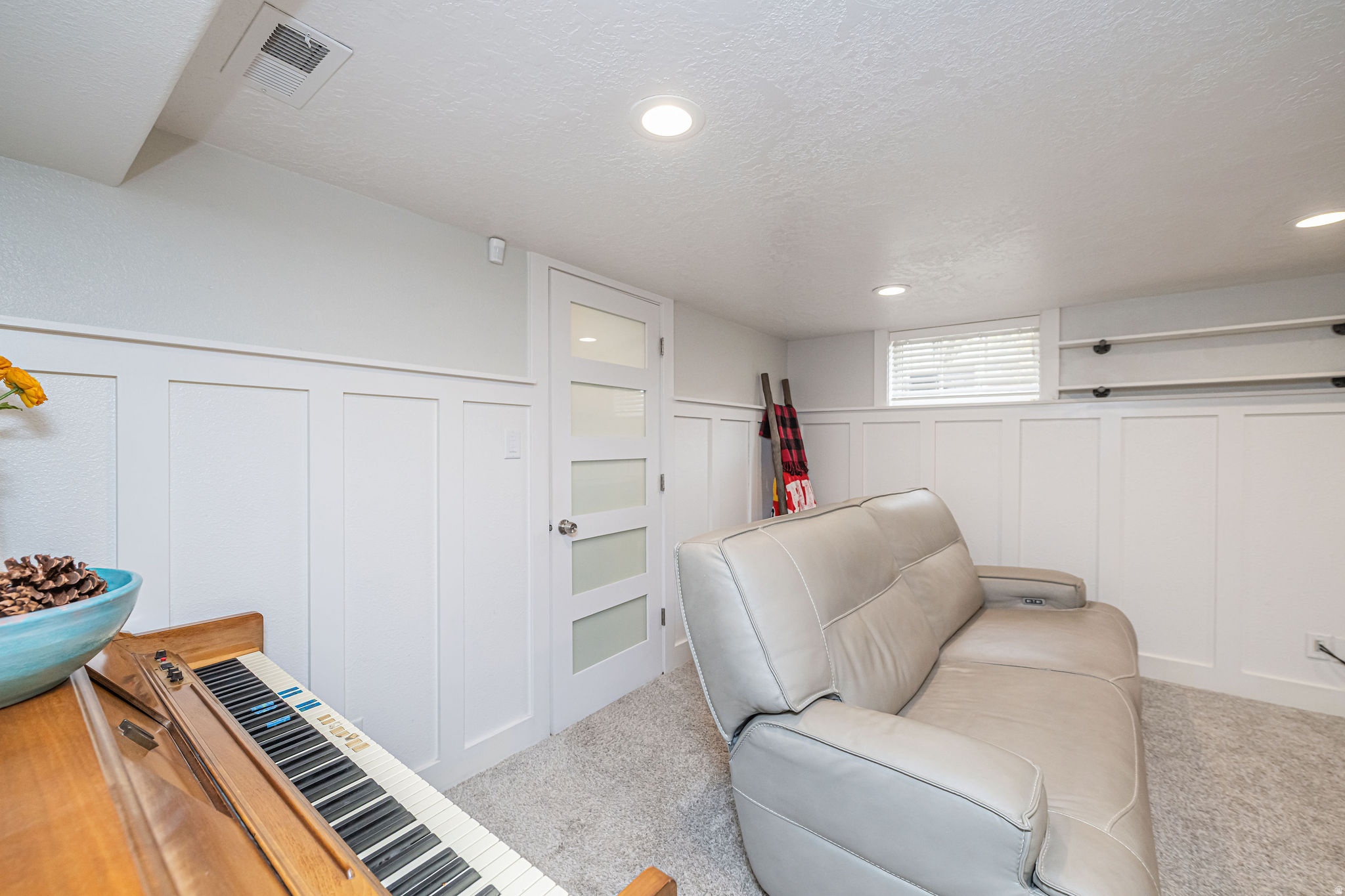 Bountiful, Utah, 84010, United States, 3 Bedrooms Bedrooms, ,2 BathroomsBathrooms,Residential,For Sale,1985173