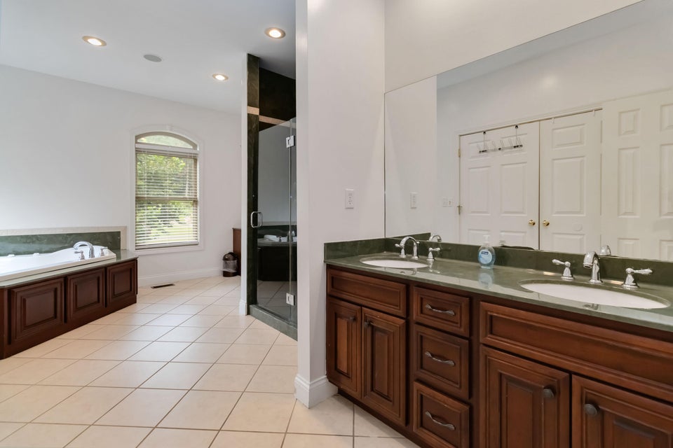 Burnside, Kentucky, 42519, United States, 5 Bedrooms Bedrooms, ,4 BathroomsBathrooms,Residential,For Sale,1978974