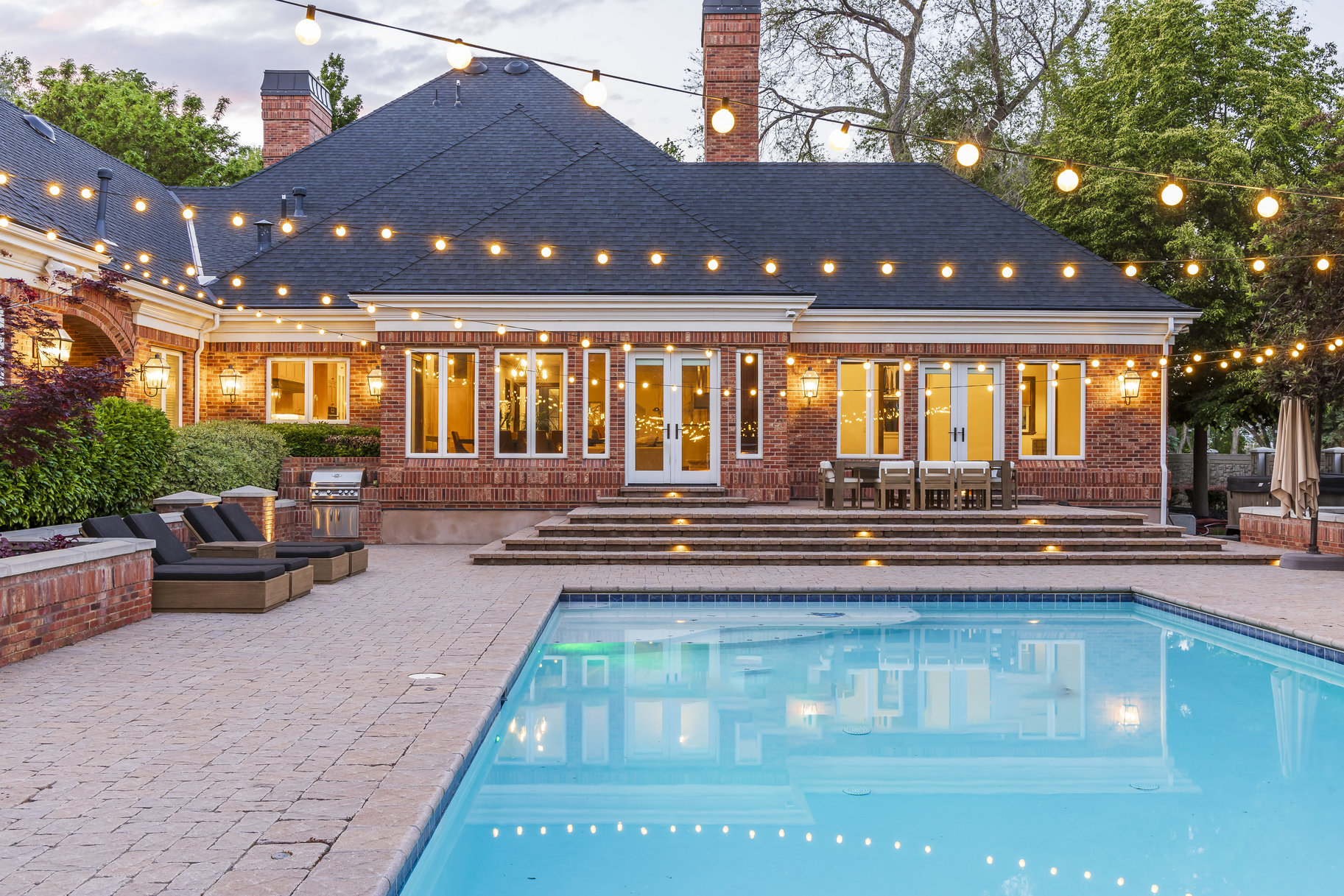  Gated West Jordan 2 Story Estate with 10 Car Garage and Swimming Pool - 物件實景