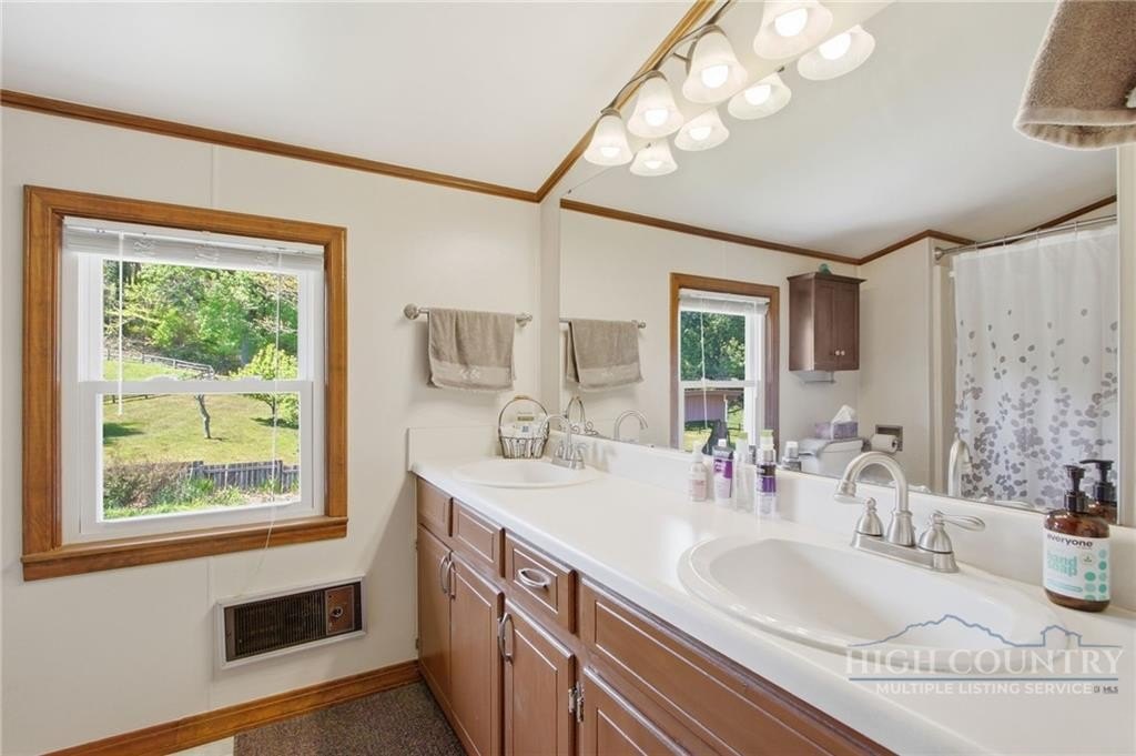 Spruce Pine, North Carolina, 28777, United States, 4 Bedrooms Bedrooms, ,2 BathroomsBathrooms,Residential,For Sale,2045160