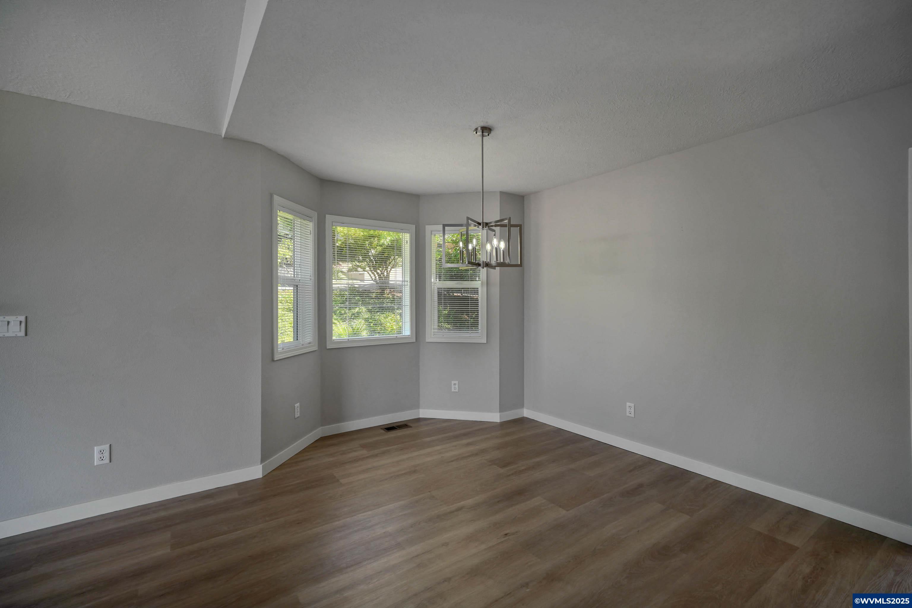 Salem, Oregon, 97304, United States, 3 Bedrooms Bedrooms, ,2 BathroomsBathrooms,Residential,For Sale,1838478