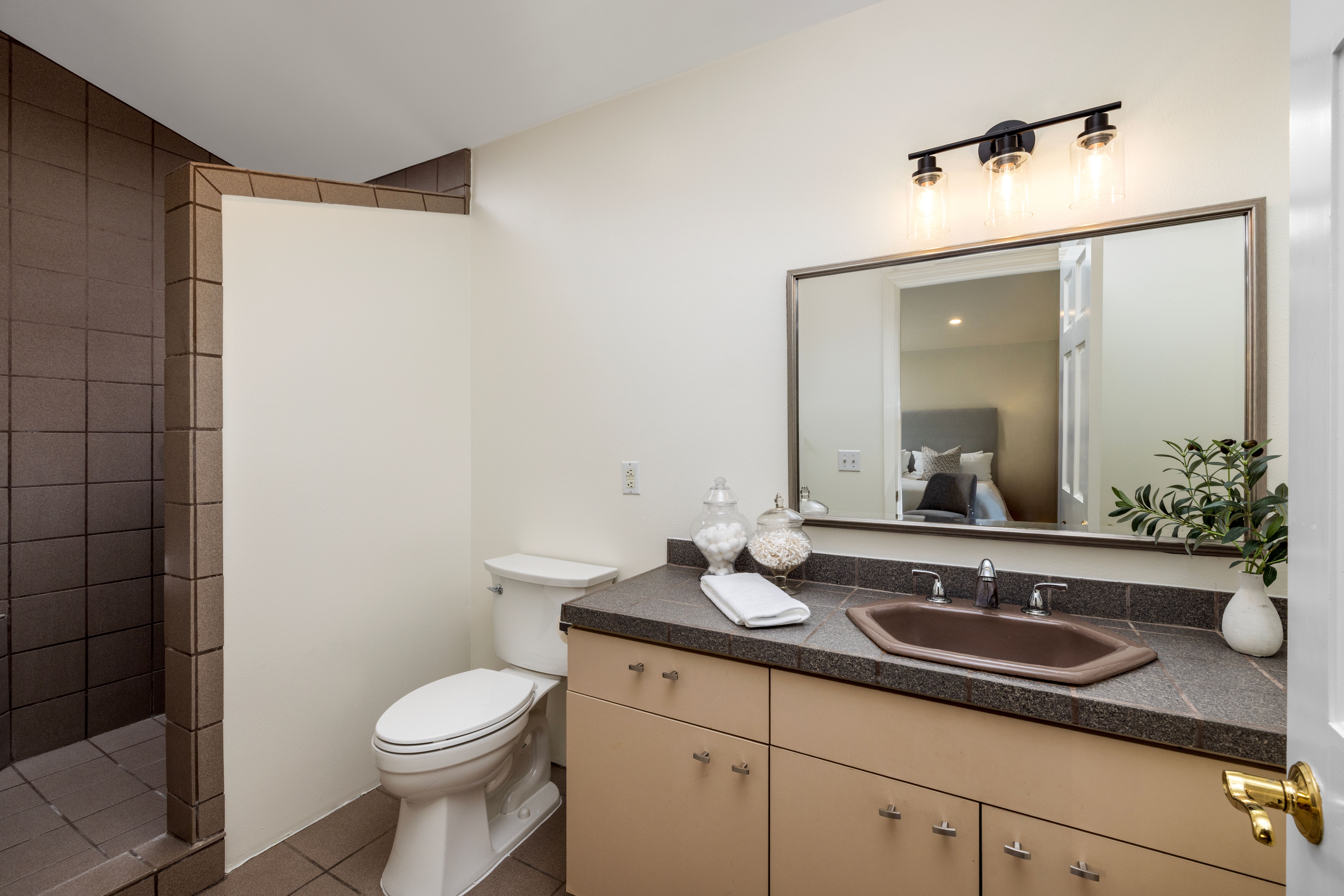  2038 Aliso Avenue, Costa Mesa, CA 92627 - 物件實景