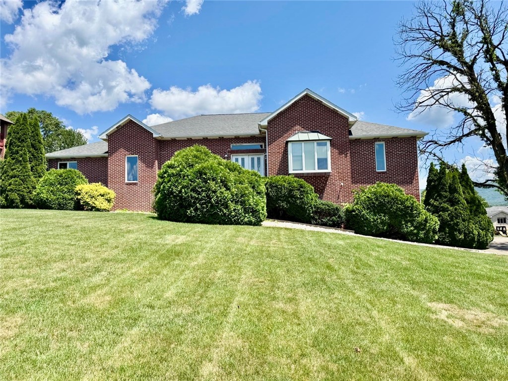 Uniontown, Pennsylvania, 15401, United States, 3 Bedrooms Bedrooms, ,4 BathroomsBathrooms,Residential,For Sale,1895476