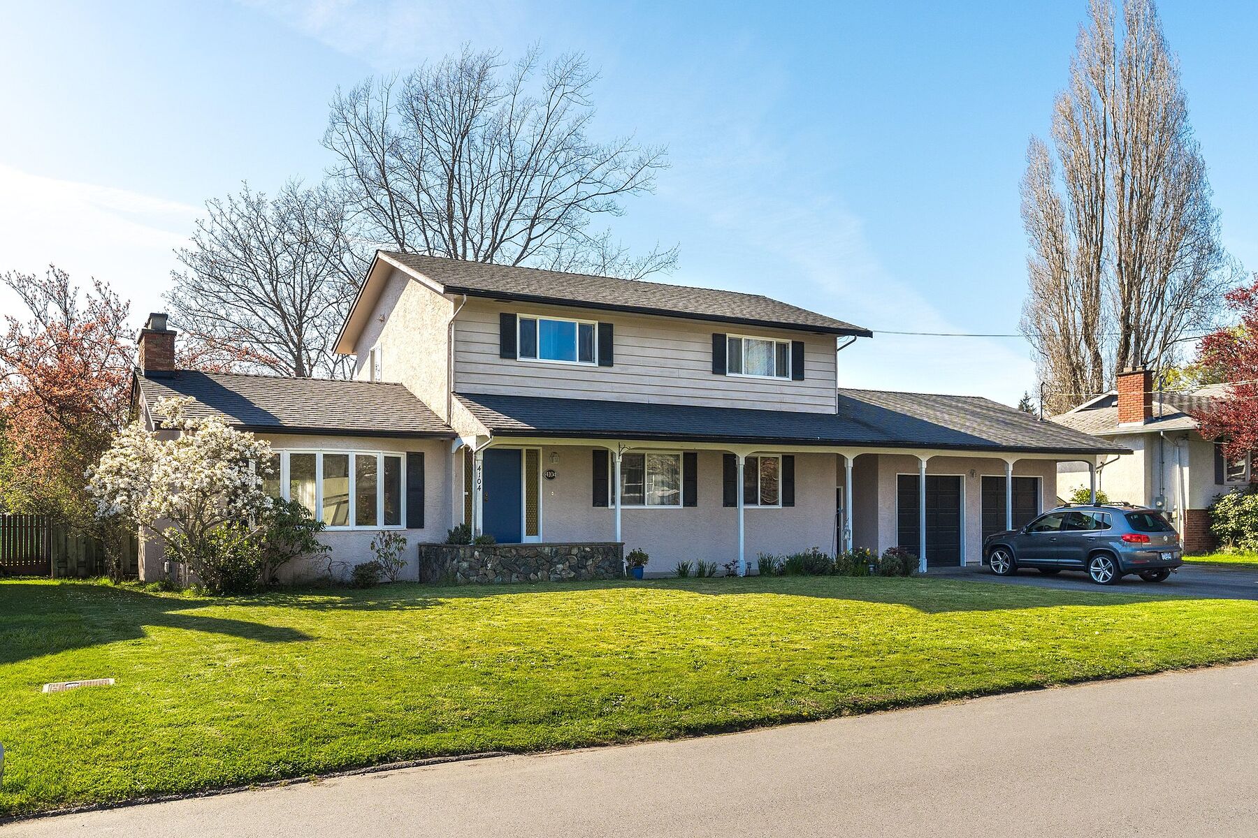  Gordon Head Family Home - 物件實景