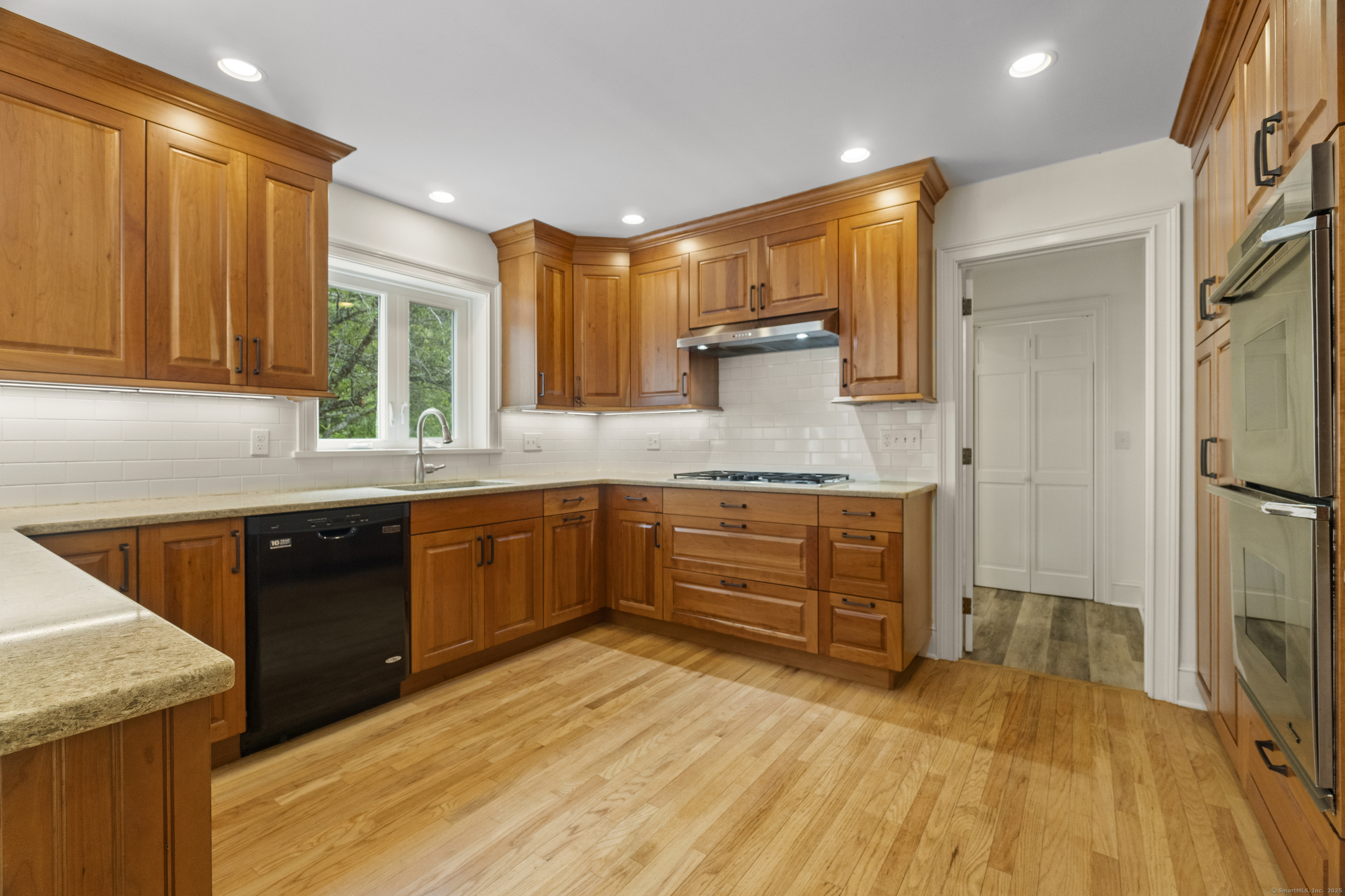 Old Lyme, Connecticut, 06371, United States, 4 Bedrooms Bedrooms, ,5 BathroomsBathrooms,Residential,For Sale,1987978