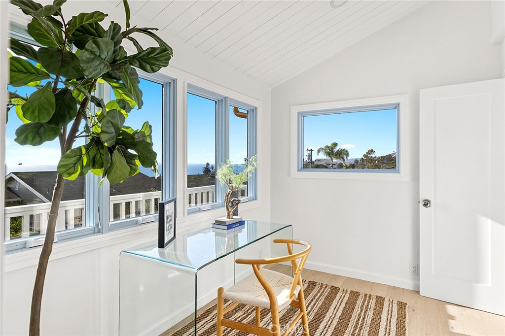 Laguna Beach, California, 92651, United States, 3 Bedrooms Bedrooms, ,2 BathroomsBathrooms,Residential,For Sale,1985330