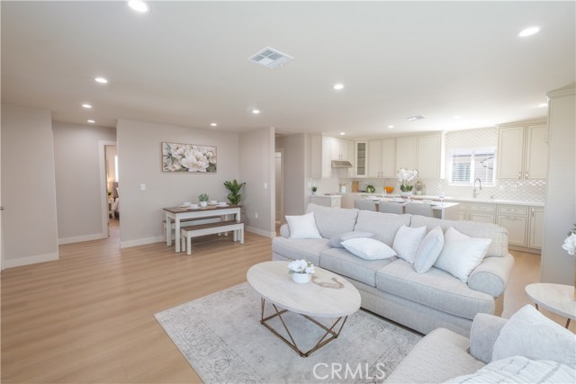 Compton, California, 90220, United States, 6 Bedrooms Bedrooms, ,5 BathroomsBathrooms,Residential,For Sale,2048011