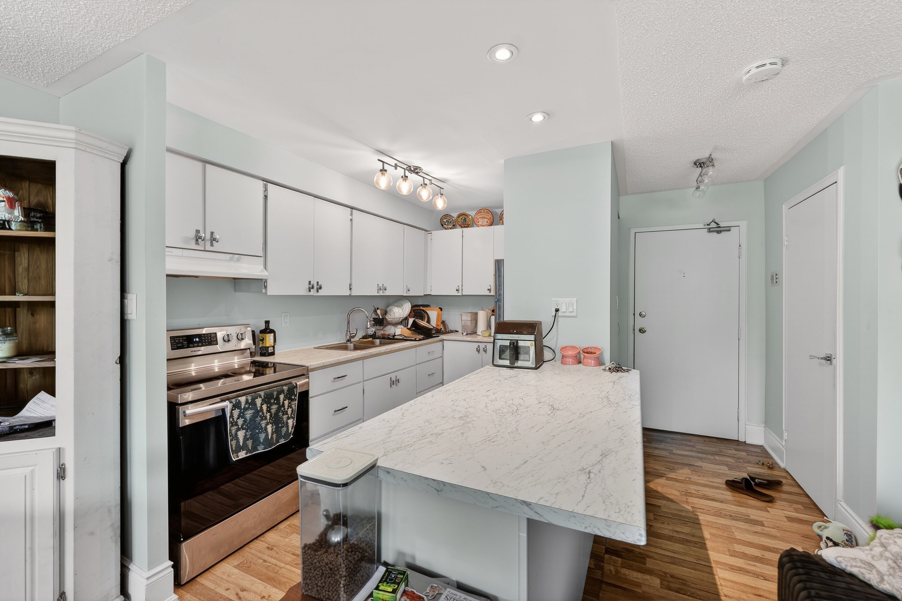  Bright Ground Floor Condo - 物件實景