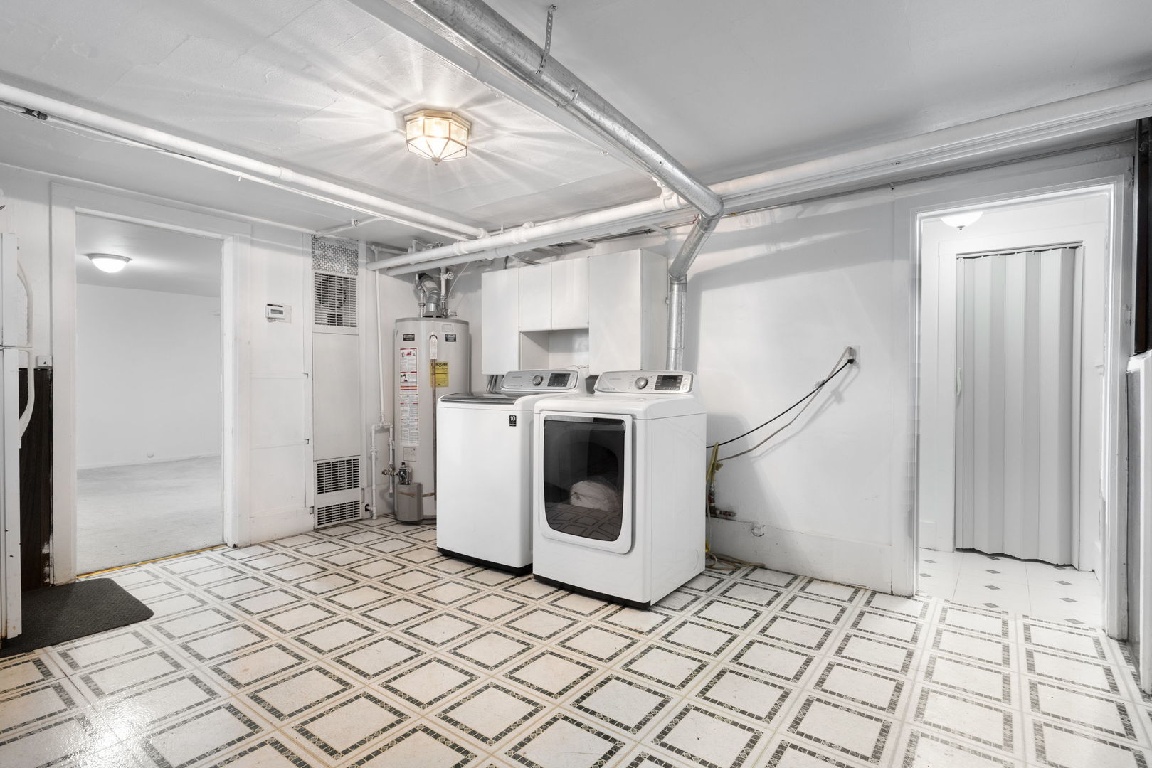 Oak Park, Illinois, 60304, United States, 4 Bedrooms Bedrooms, ,3 BathroomsBathrooms,Residential,For Sale,1966946