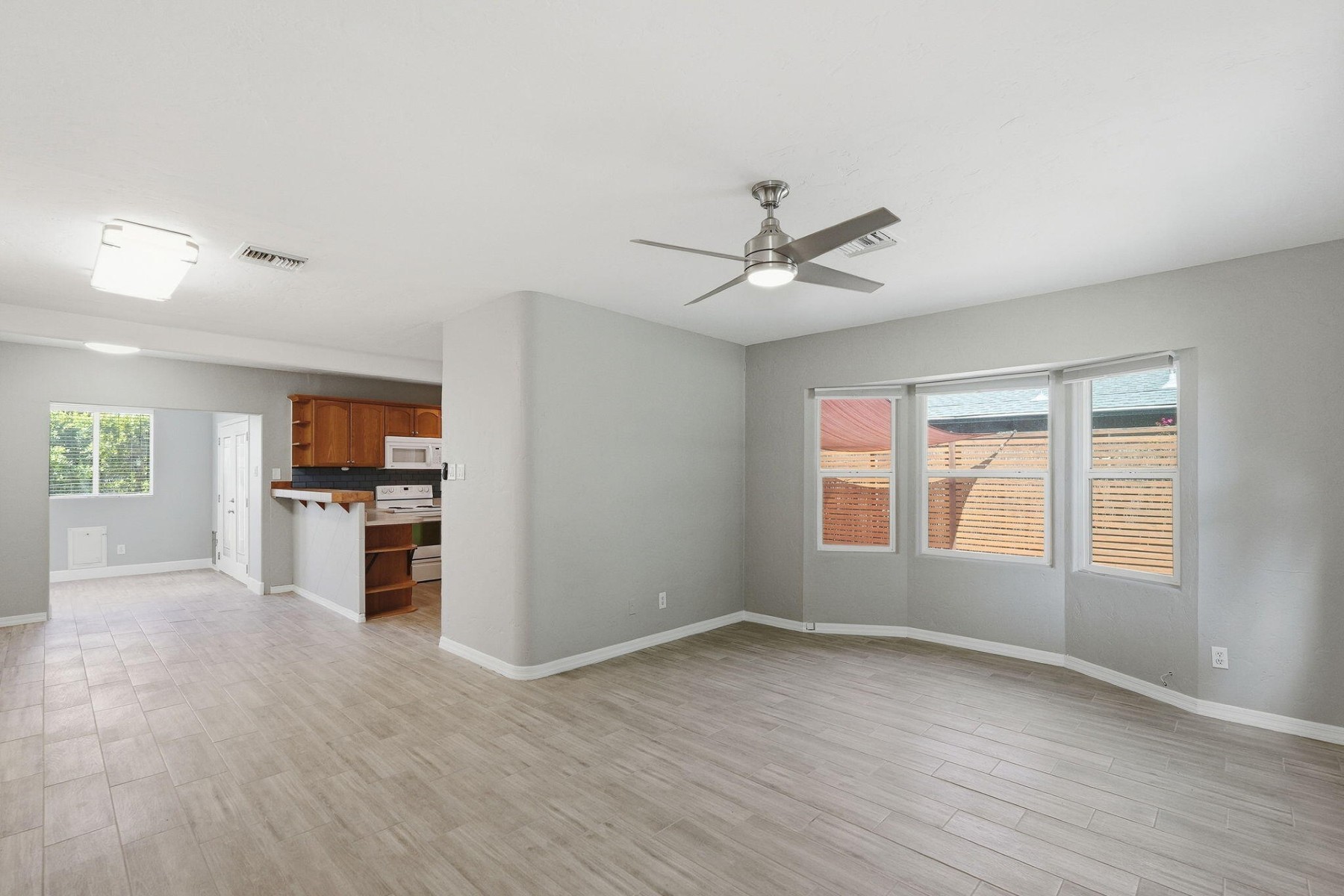  1046 E Clarendon Avenue Phoenix, AZ - 物件實景