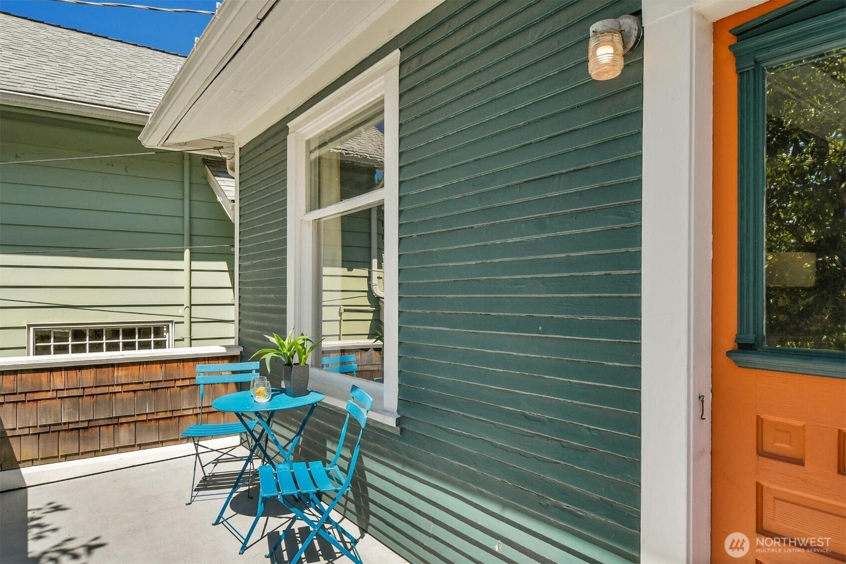 SEATTLE, Washington, 98119, United States, 2 Bedrooms Bedrooms, ,1 BathroomBathrooms,Residential,For Sale,1907615