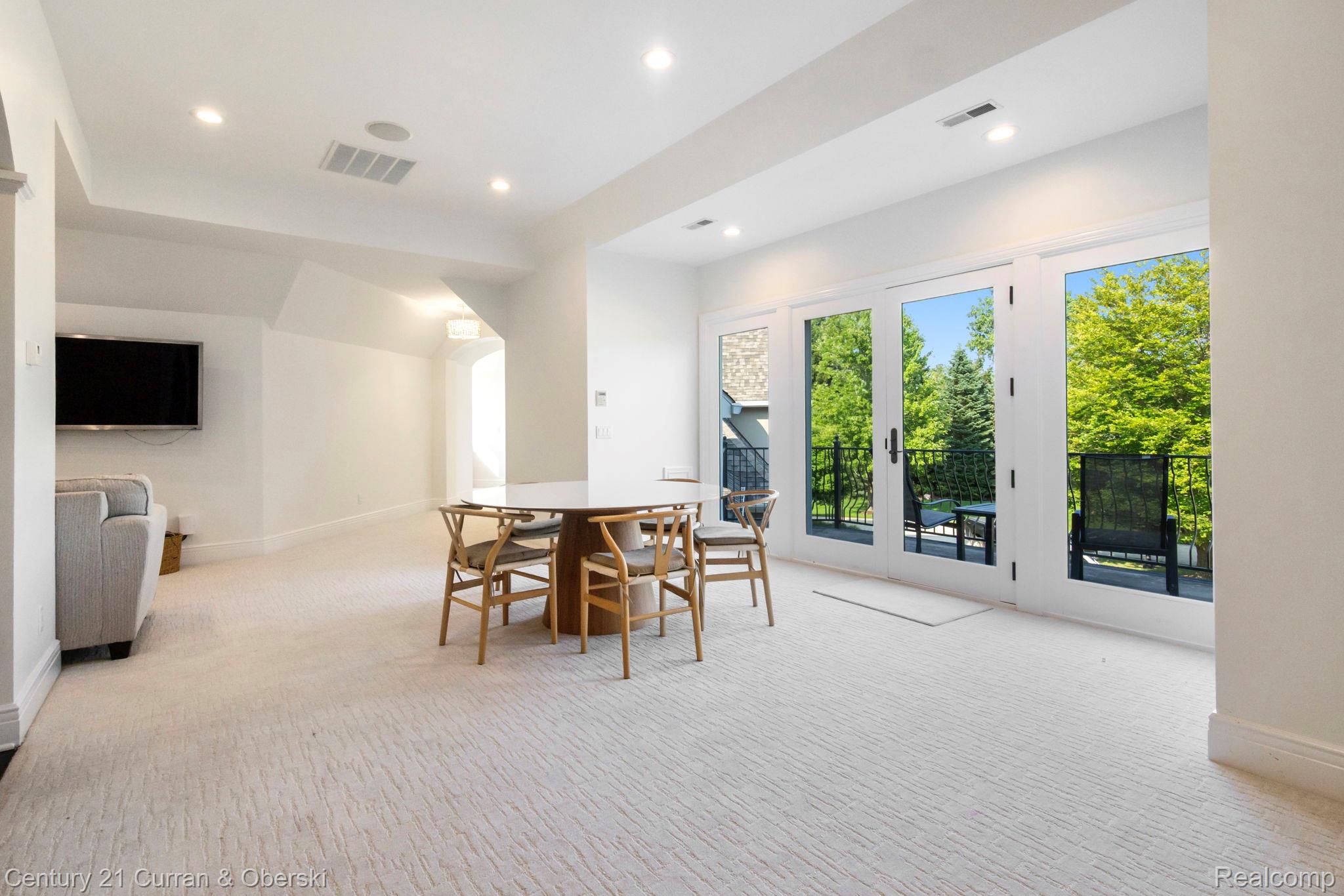 South Lyon, Michigan, 48178, United States, 6 Bedrooms Bedrooms, ,8 BathroomsBathrooms,Residential,For Sale,1976277