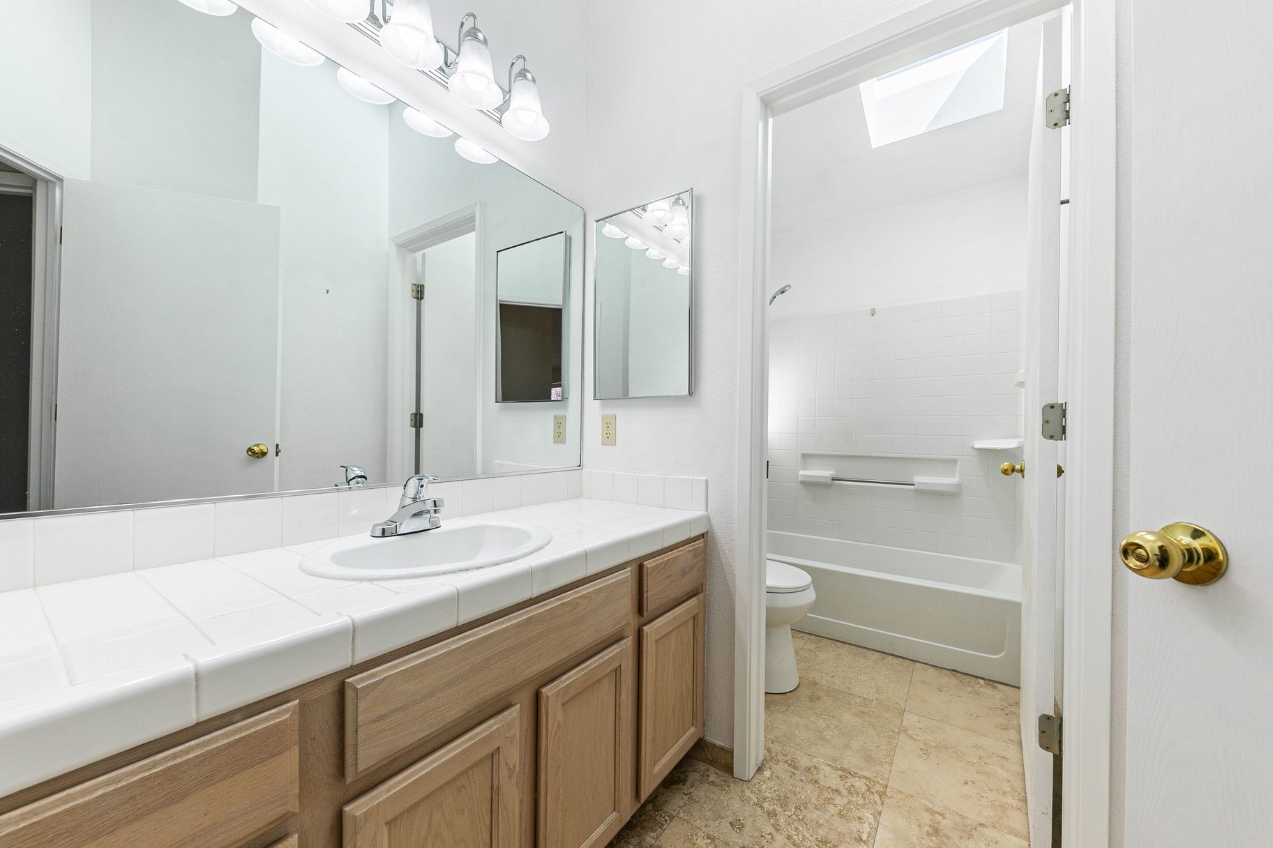  3 Bedrooms, 2 bath, 2 car garage, single level home in Minden NV - 物件實景