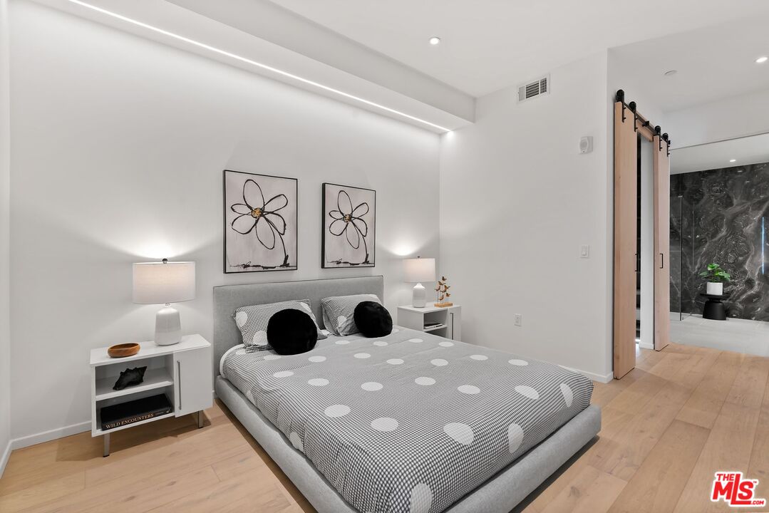 West Hollywood, California, 90069, United States, 2 Bedrooms Bedrooms, ,1 BathroomBathrooms,Residential,For Sale,1938792