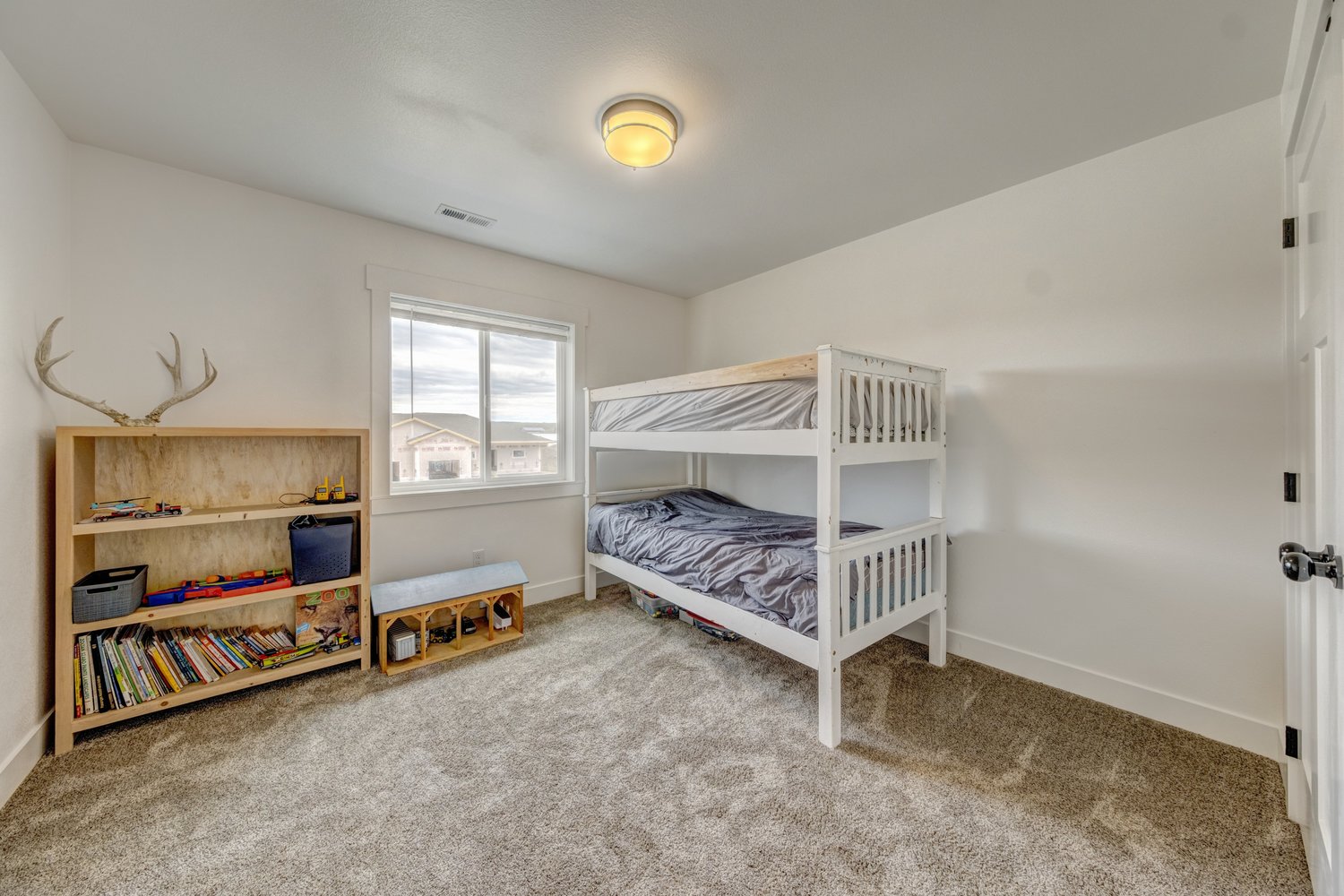 Ranchester, Wyoming, 82839, United States, 4 Bedrooms Bedrooms, ,3 BathroomsBathrooms,Residential,For Sale,1990445