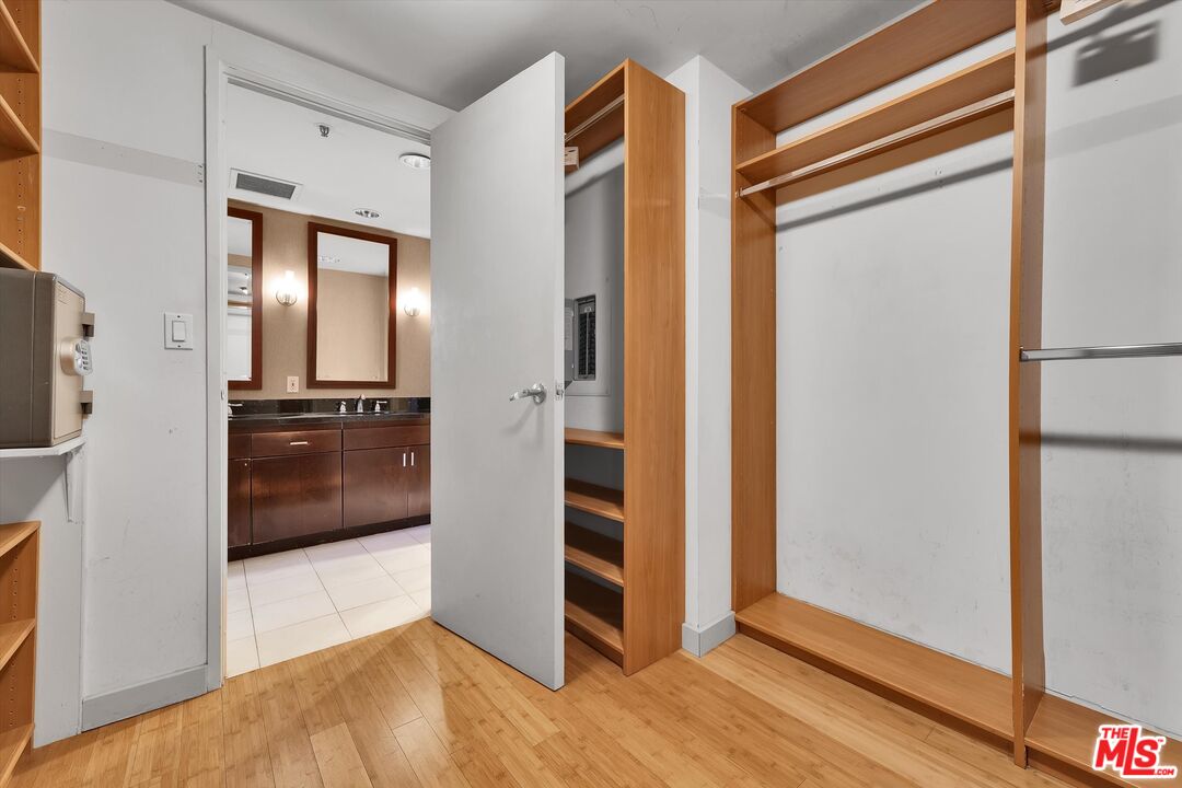 Los Angeles, California, 90024, United States, 2 Bedrooms Bedrooms, ,1 BathroomBathrooms,Residential,For Sale,1998471