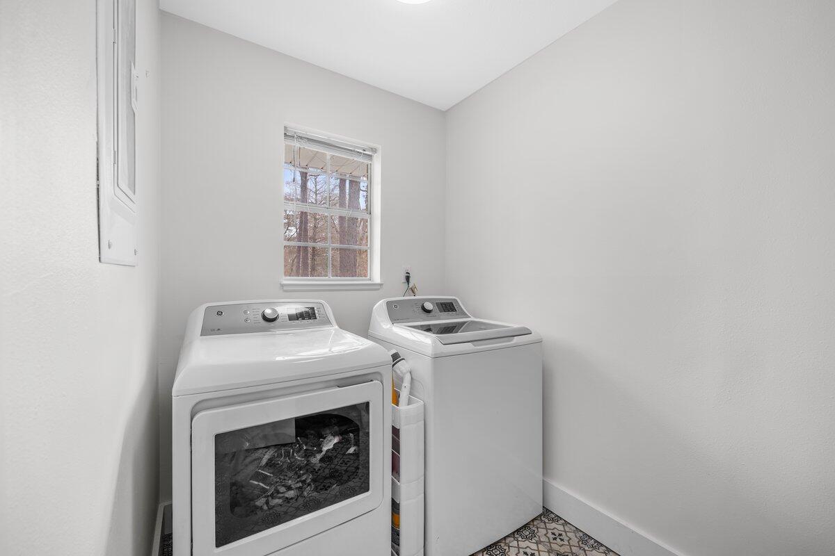 Fort Walton Beach, Florida, 32547, United States, 5 Bedrooms Bedrooms, ,3 BathroomsBathrooms,Residential,For Sale,1877418