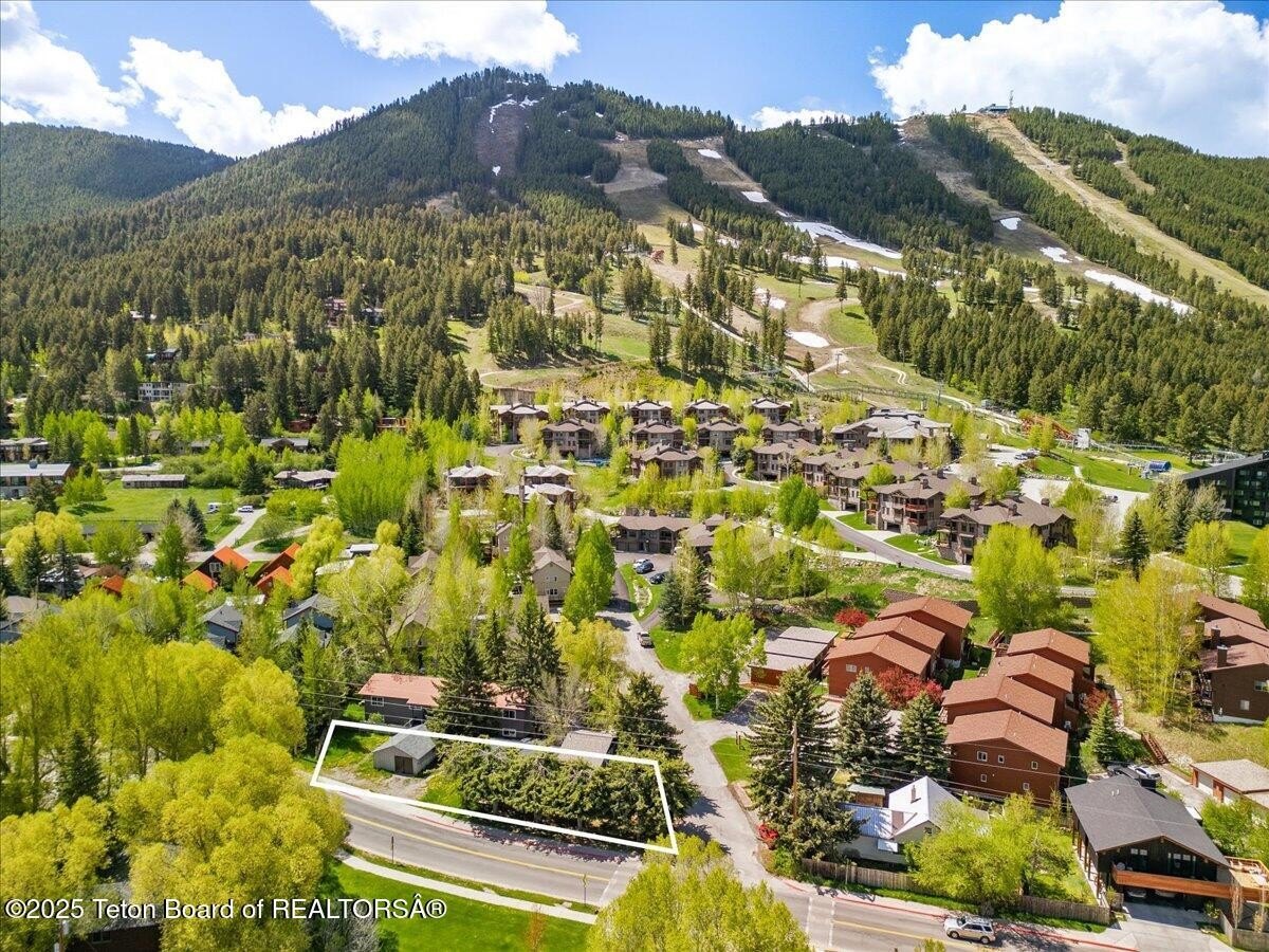 Jackson, Wyoming, 83001, United States, 3 Bedrooms Bedrooms, ,2 BathroomsBathrooms,Residential,For Sale,1979922