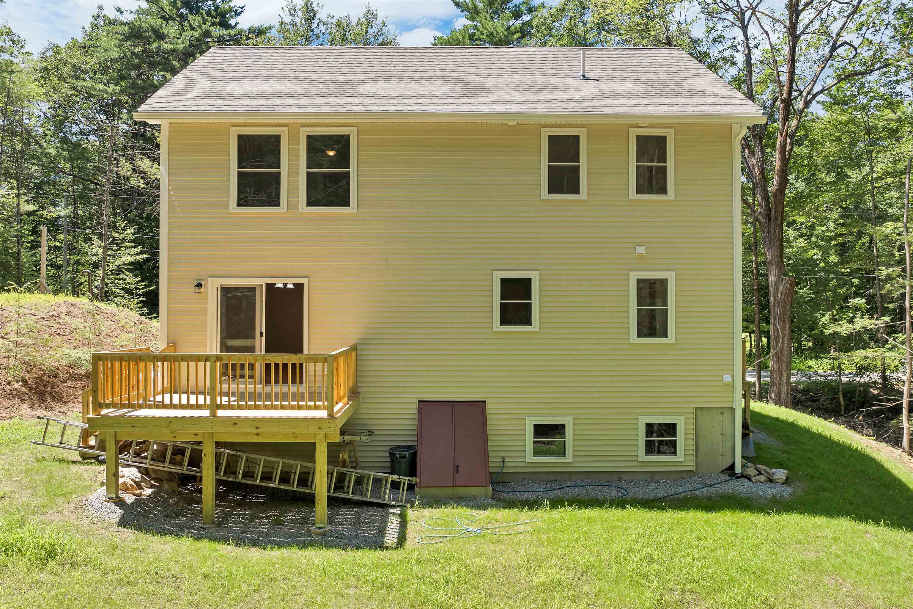 Bennington, New Hampshire, 03442, United States, 3 Bedrooms Bedrooms, ,2 BathroomsBathrooms,Residential,For Sale,1898255
