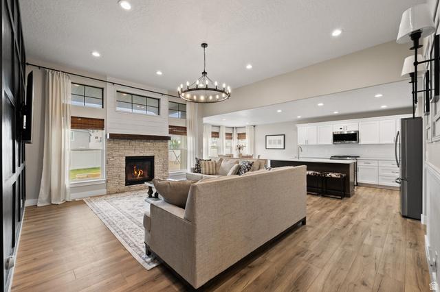 Grantsville, Utah, 84029, United States, 6 Bedrooms Bedrooms, ,4 BathroomsBathrooms,Residential,For Sale,2009662