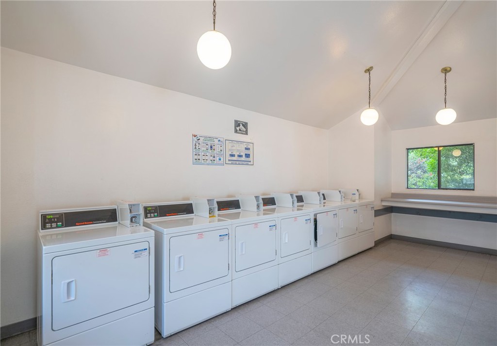 Huntington Beach, California, 92648, United States, 1 Bedroom Bedrooms, ,1 BathroomBathrooms,Residential,For Sale,1969398