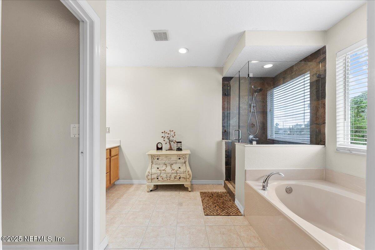 Orlando, Florida, 32825, United States, 3 Bedrooms Bedrooms, ,3 BathroomsBathrooms,Residential,For Sale,1975410