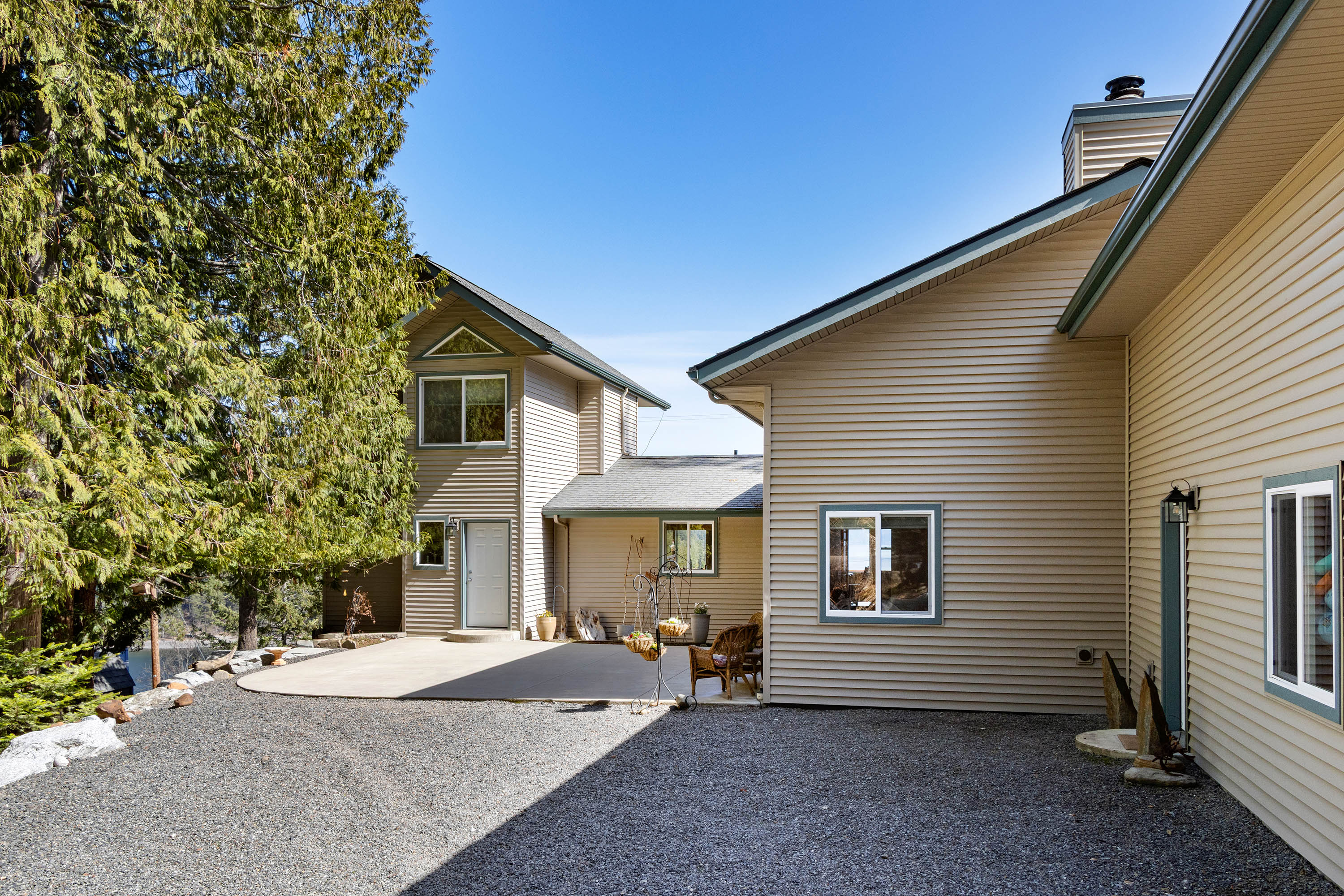 Sagle, Idaho, 83860, United States, 3 Bedrooms Bedrooms, ,2 BathroomsBathrooms,Residential,For Sale,1764165