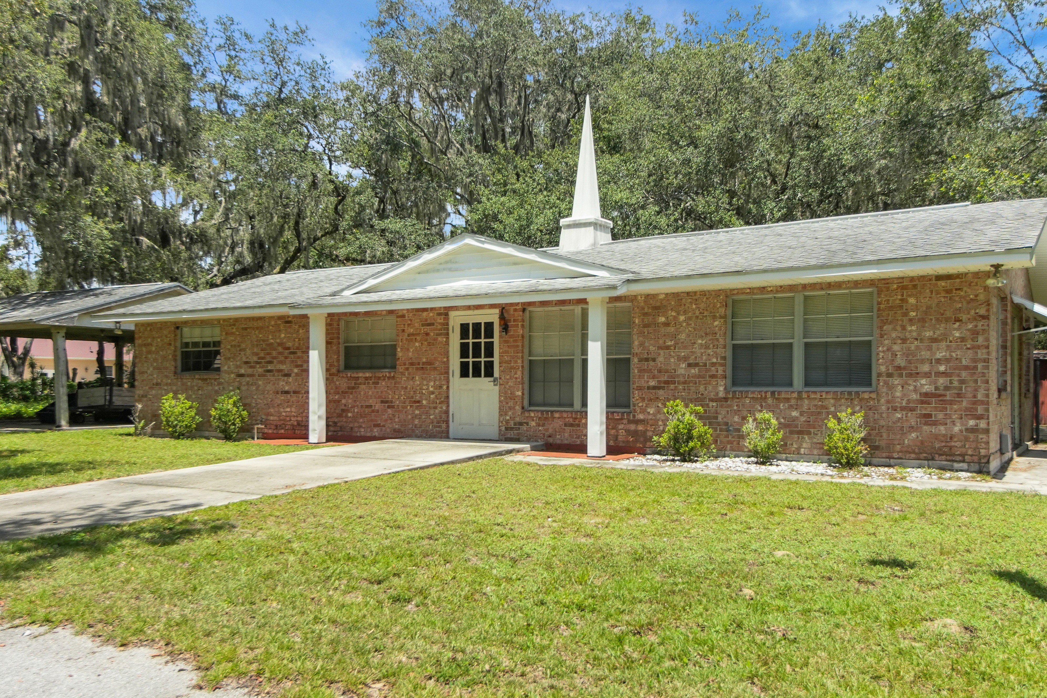 Lady Lake, Florida, 32159, United States, 6 Bedrooms Bedrooms, ,5 BathroomsBathrooms,Residential,For Sale,1921819