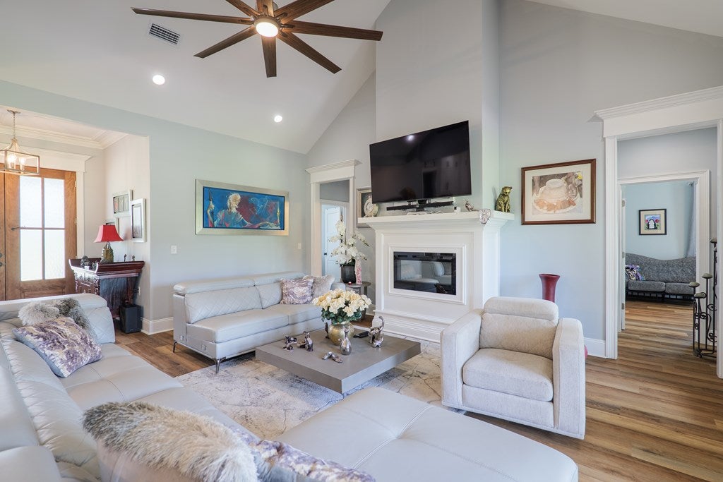 Valdosta, Georgia, 31601, United States, 4 Bedrooms Bedrooms, ,5 BathroomsBathrooms,Residential,For Sale,1991156