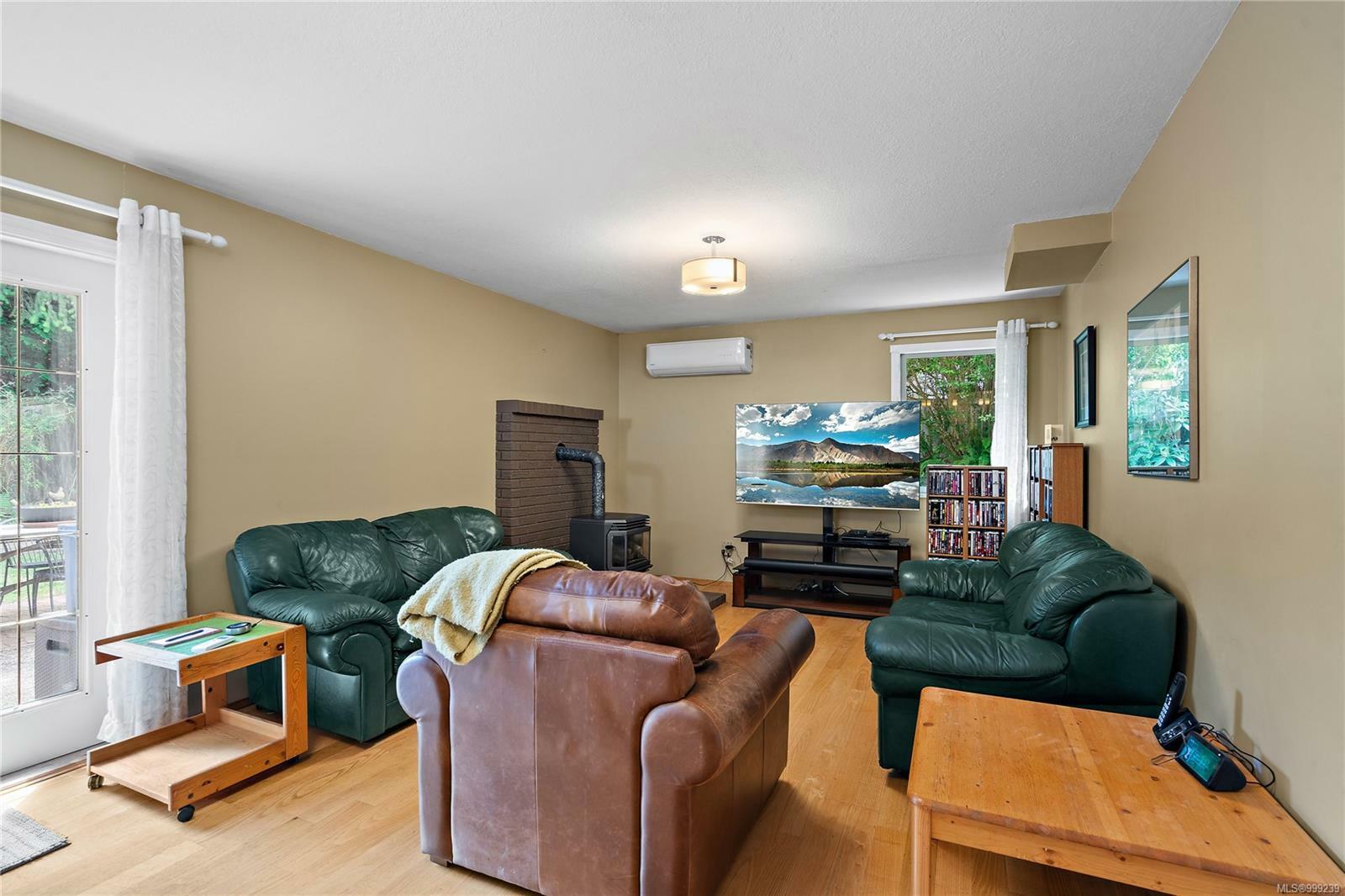NANAIMO, British Columbia, V9V 1E9, CA, 3 Bedrooms Bedrooms, ,Residential,For Sale,1874678