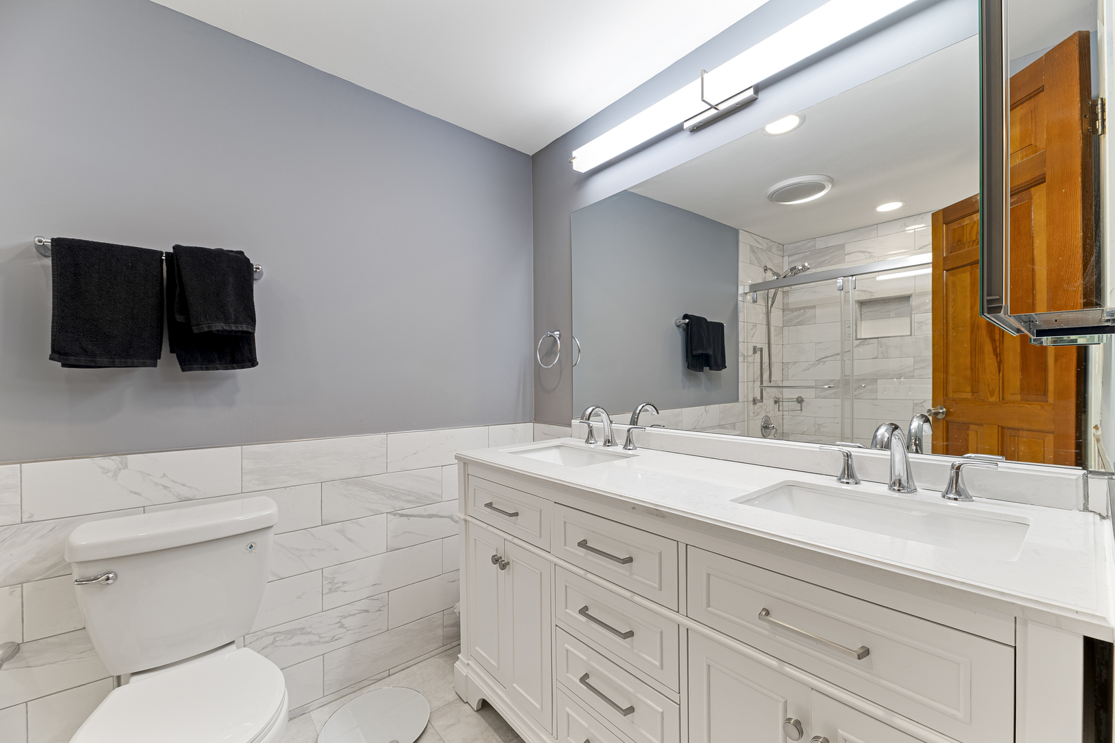Glenview, Illinois, 60026, United States, 5 Bedrooms Bedrooms, ,3 BathroomsBathrooms,Residential,For Sale,1940344