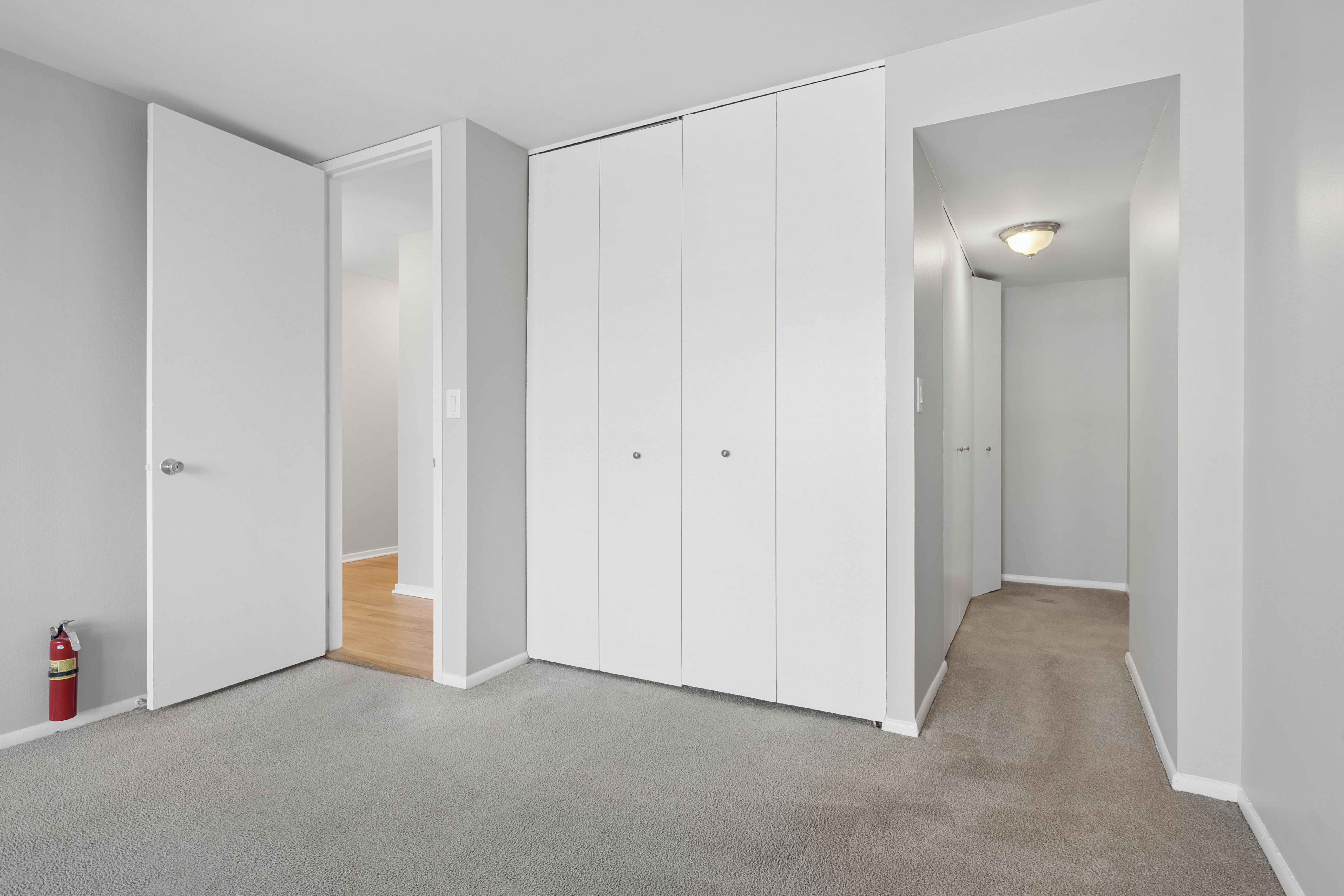  Fantastic Value for This Northeast Corner Unit at Park Place Tower - 物件實景