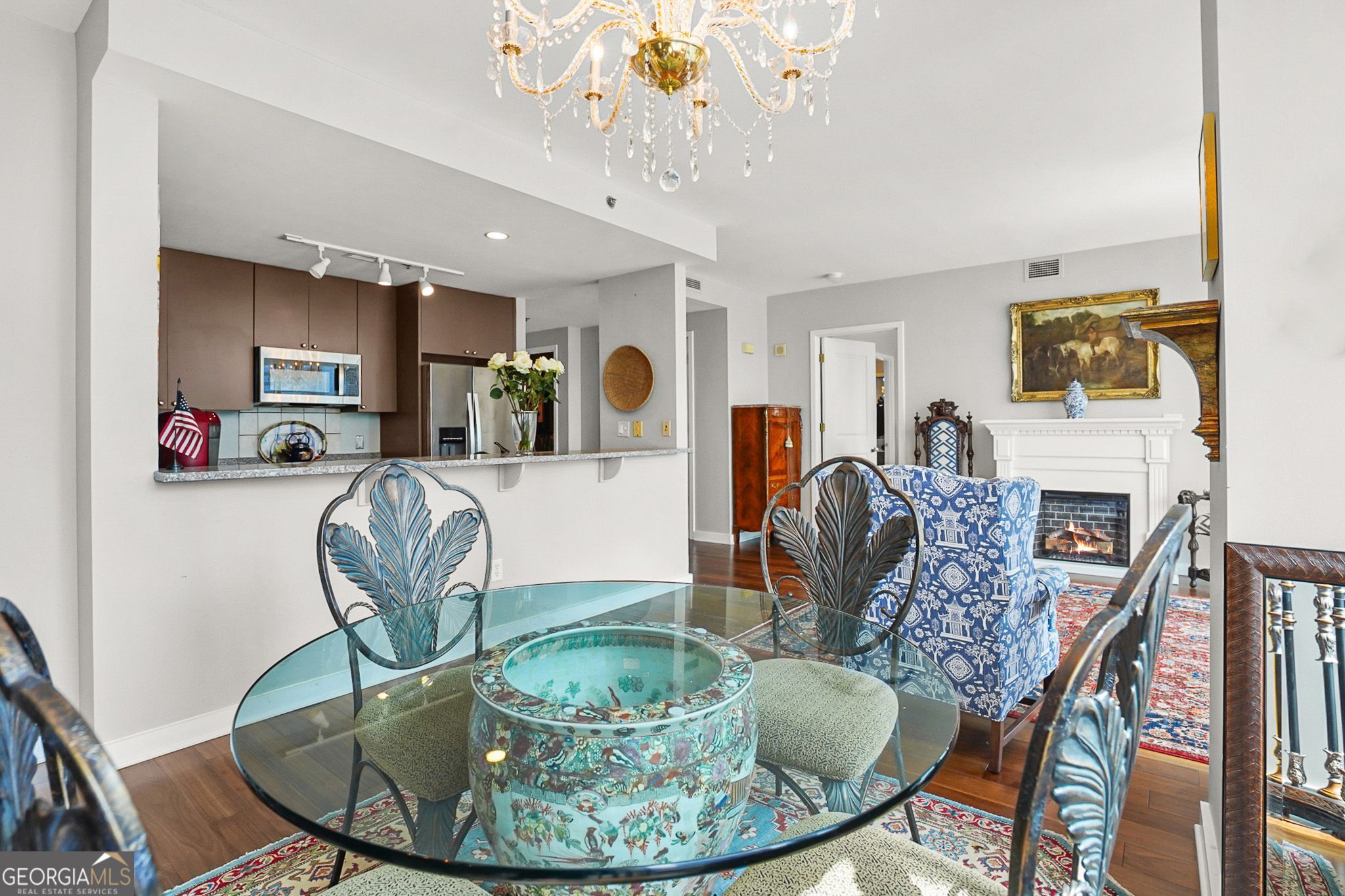 Atlanta, Georgia, 30326, United States, 2 Bedrooms Bedrooms, ,3 BathroomsBathrooms,Residential,For Sale,2001794