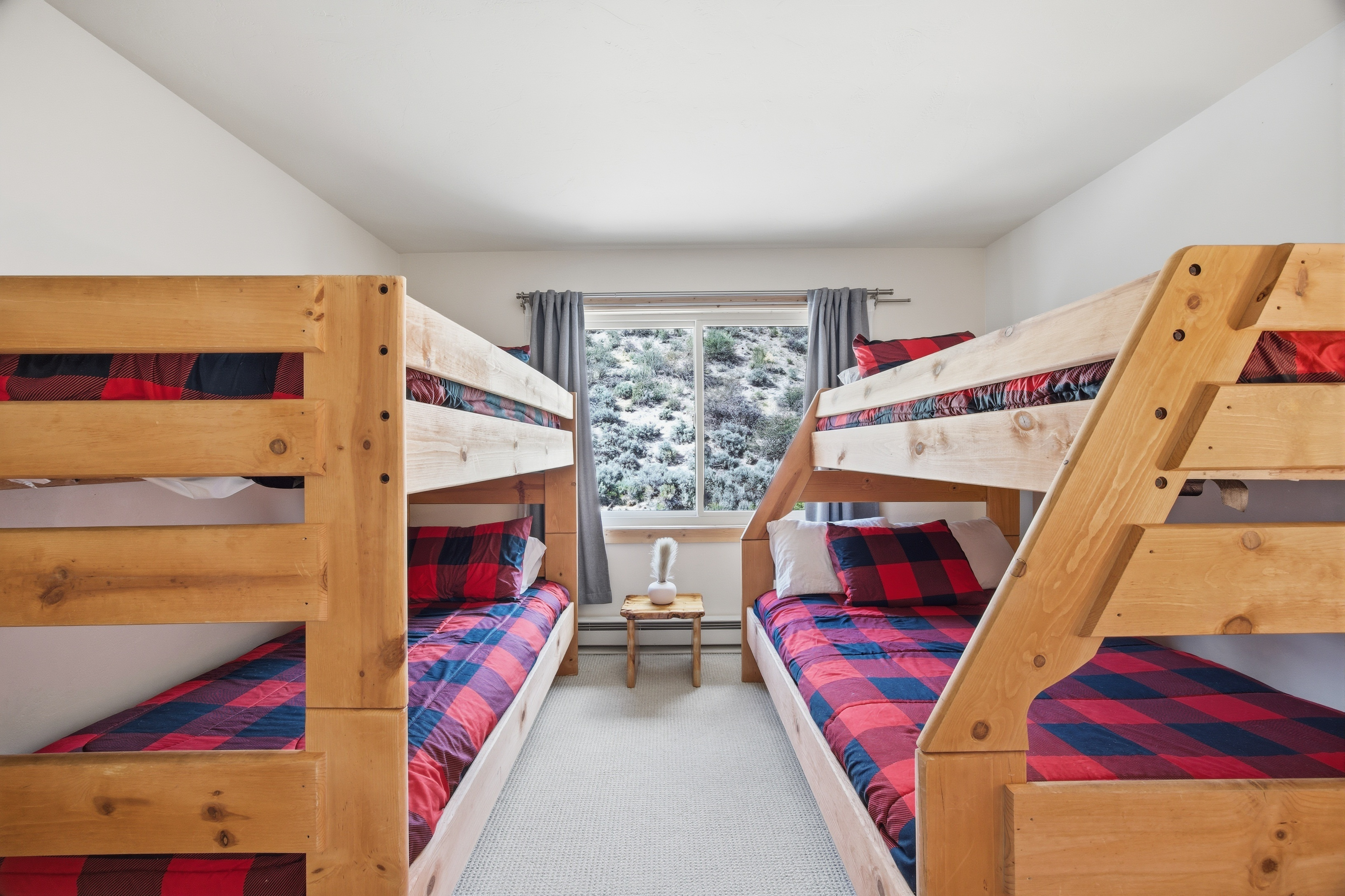  Mountain Comfort Tucked into a Serene Hillside Setting in the Heart of Avon - 物件實景