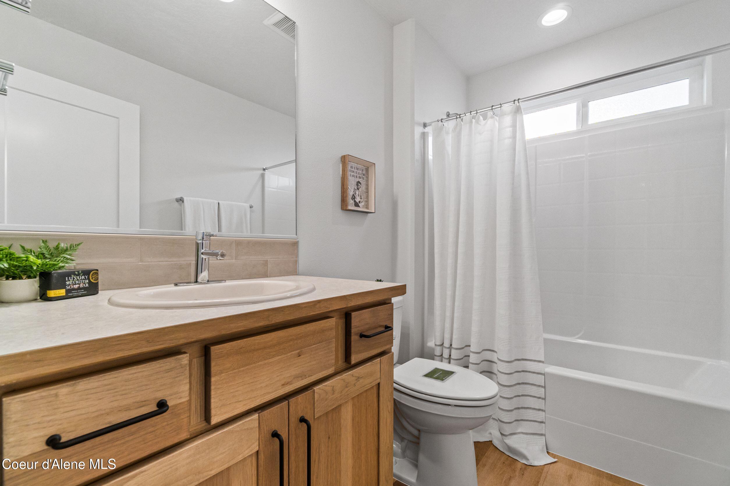 Post Falls, Idaho, 83854, United States, 5 Bedrooms Bedrooms, ,2 BathroomsBathrooms,Residential,For Sale,1794821